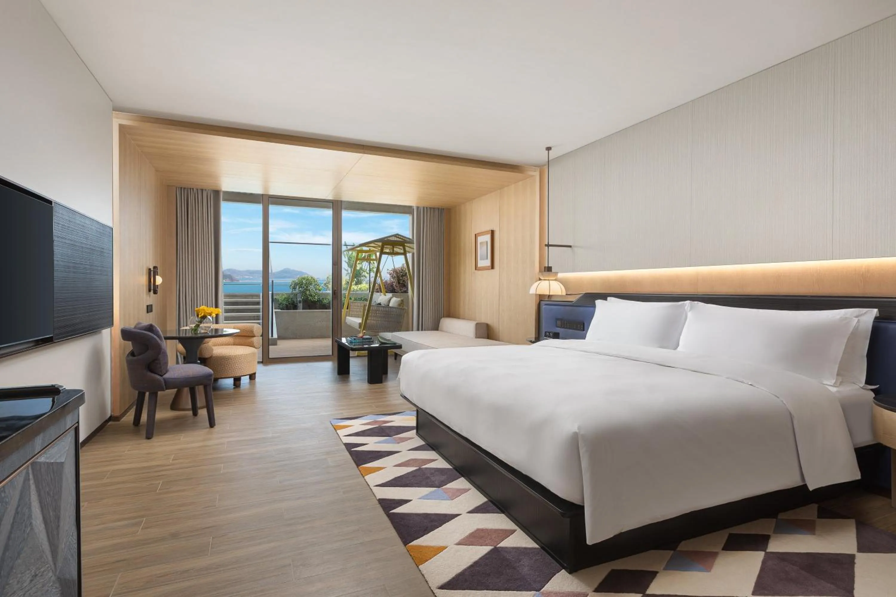 Photo of the whole room, Bed in voco Sanya Dadonghai by IHG