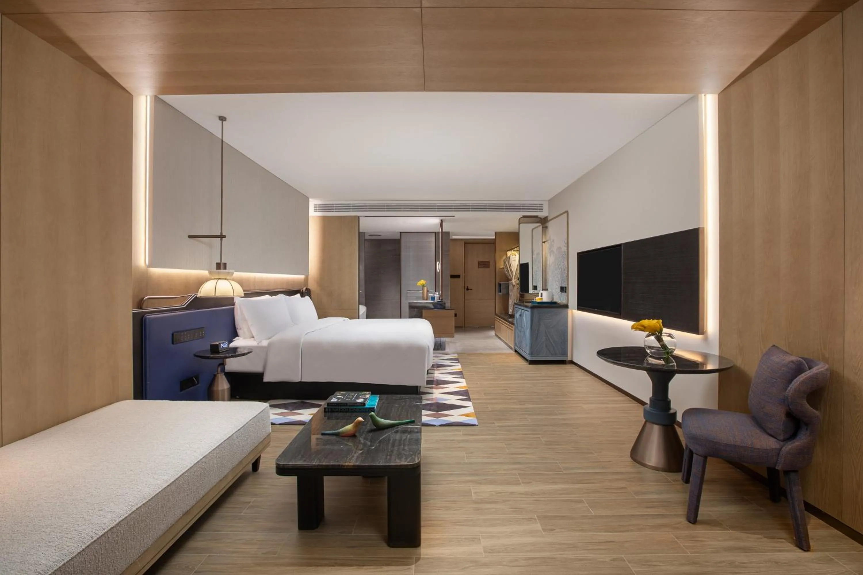 Photo of the whole room, Bed in voco Sanya Dadonghai by IHG