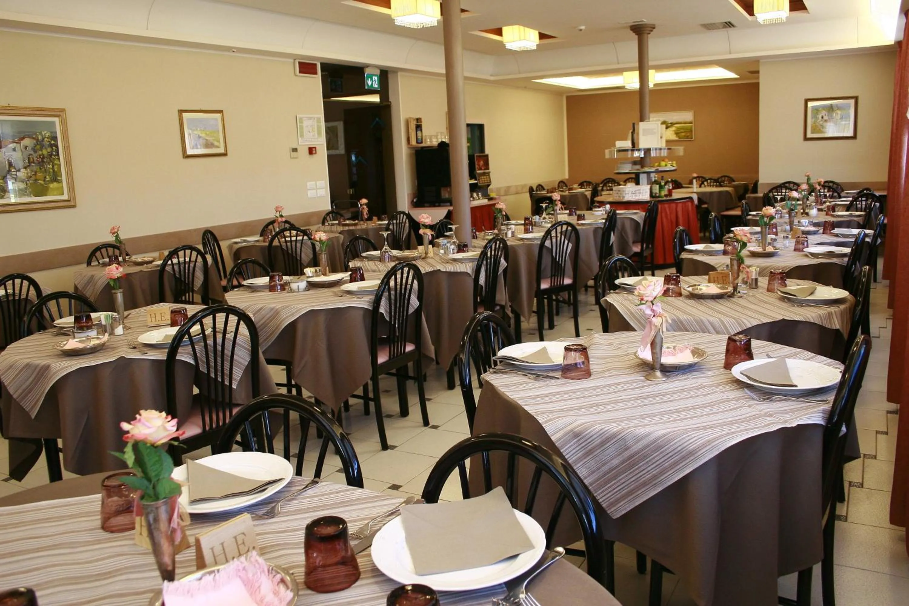 Restaurant/places to eat in Hotel Eden