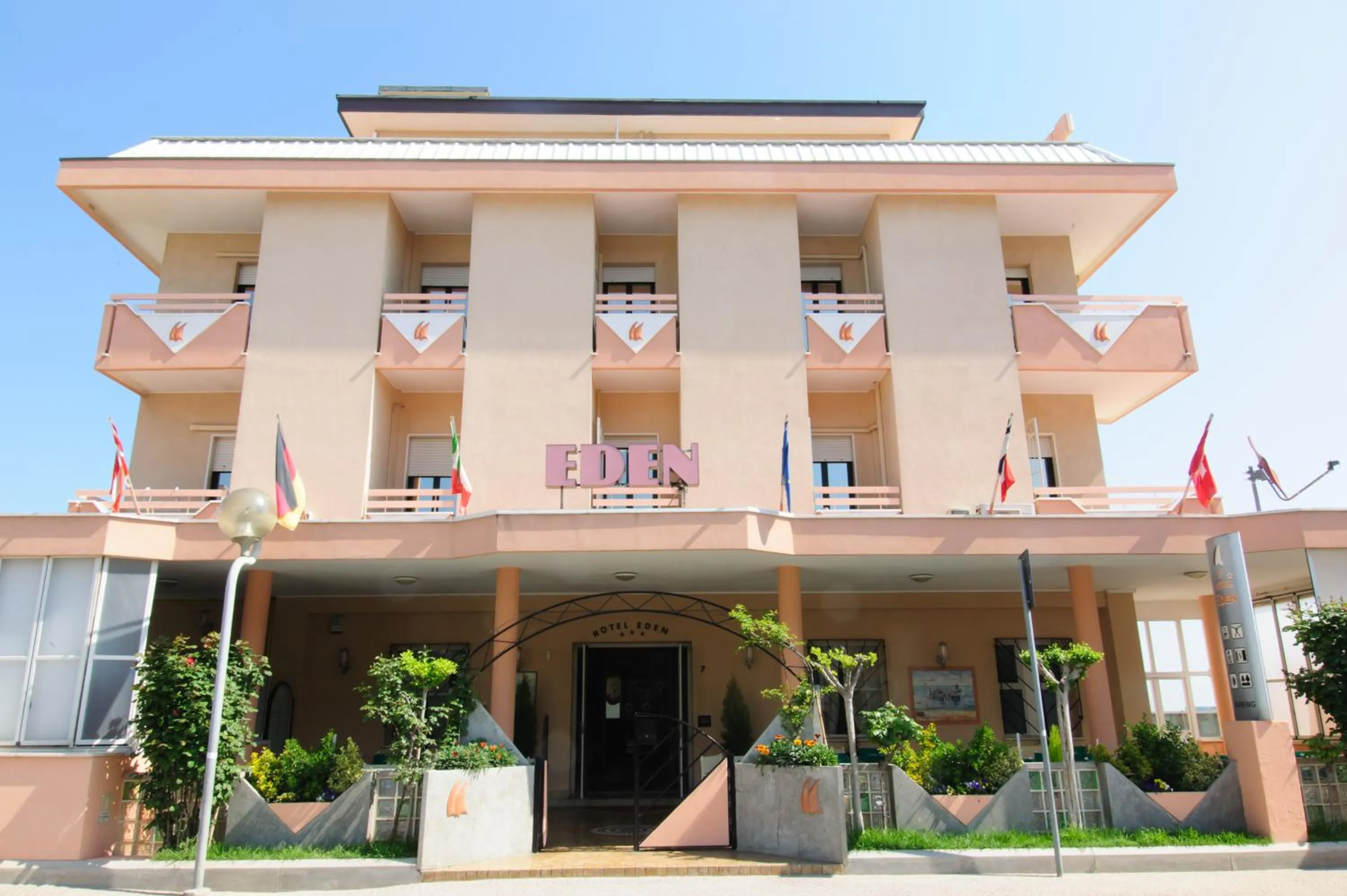 Facade/entrance in Hotel Eden