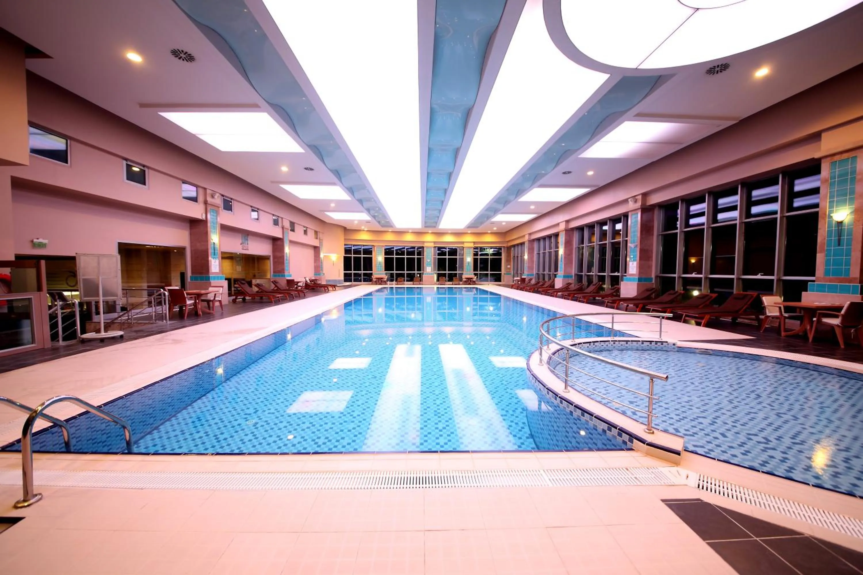 Swimming pool in Dedeman Konya Hotel Convention Center
