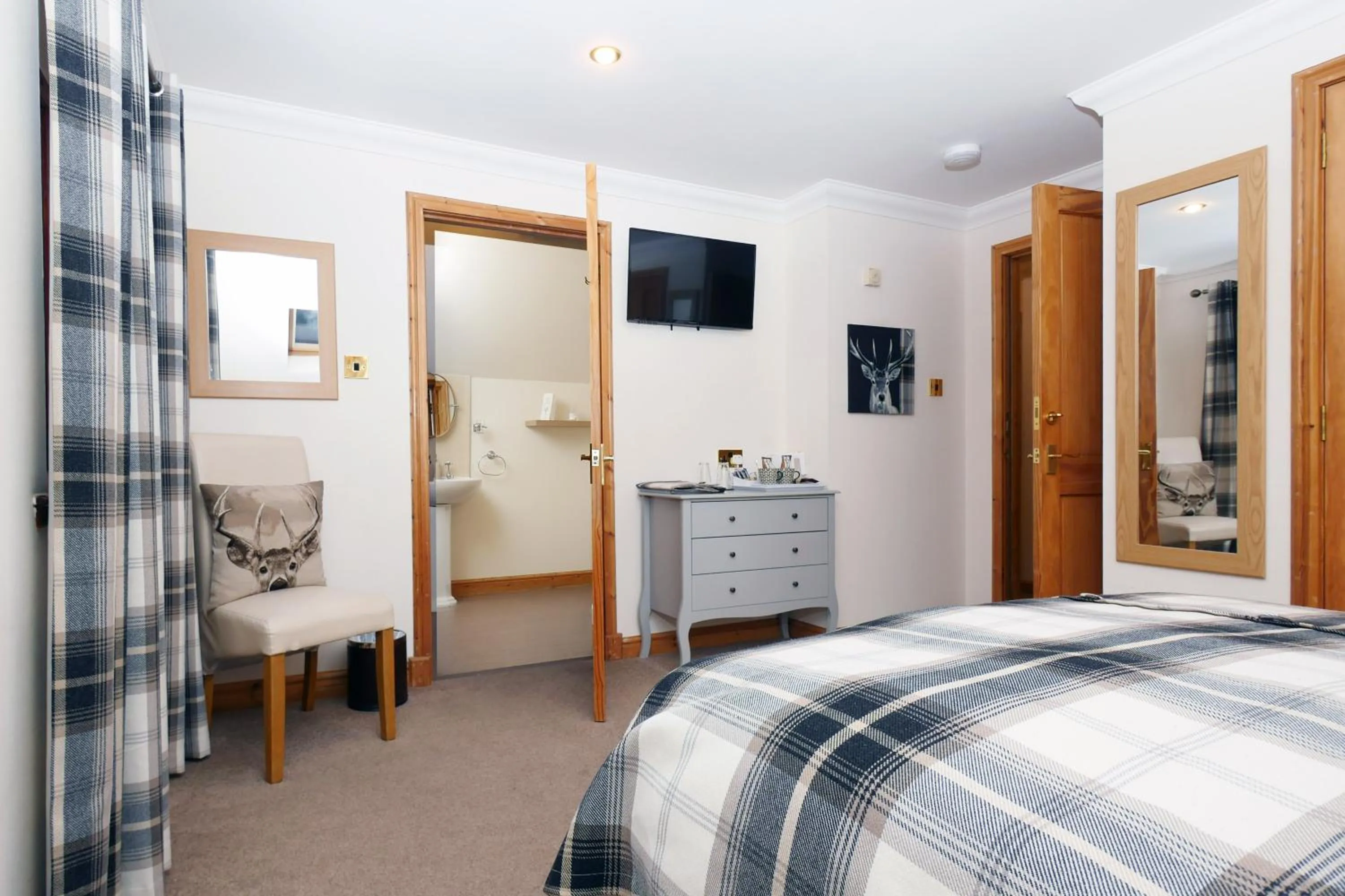 Bed in Culliss House B&B