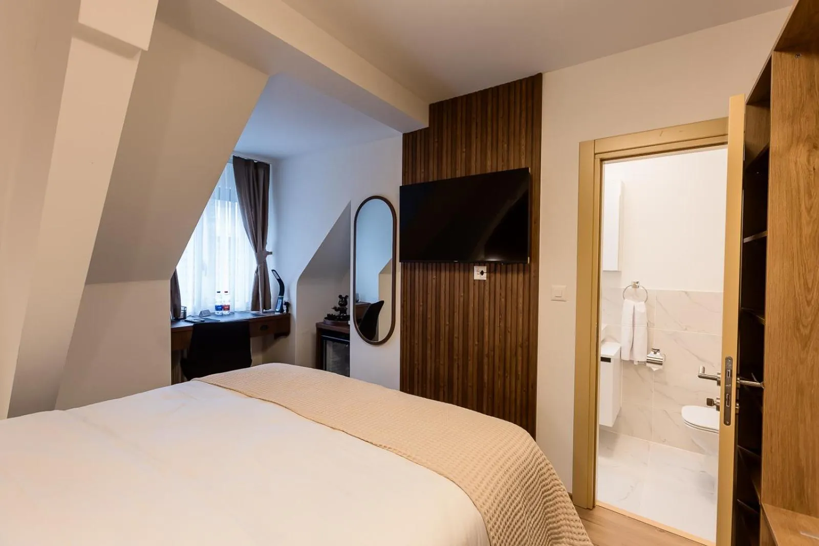 Double Room - single occupancy in Deluxe Appart & Hotel Zürich Kreis 4