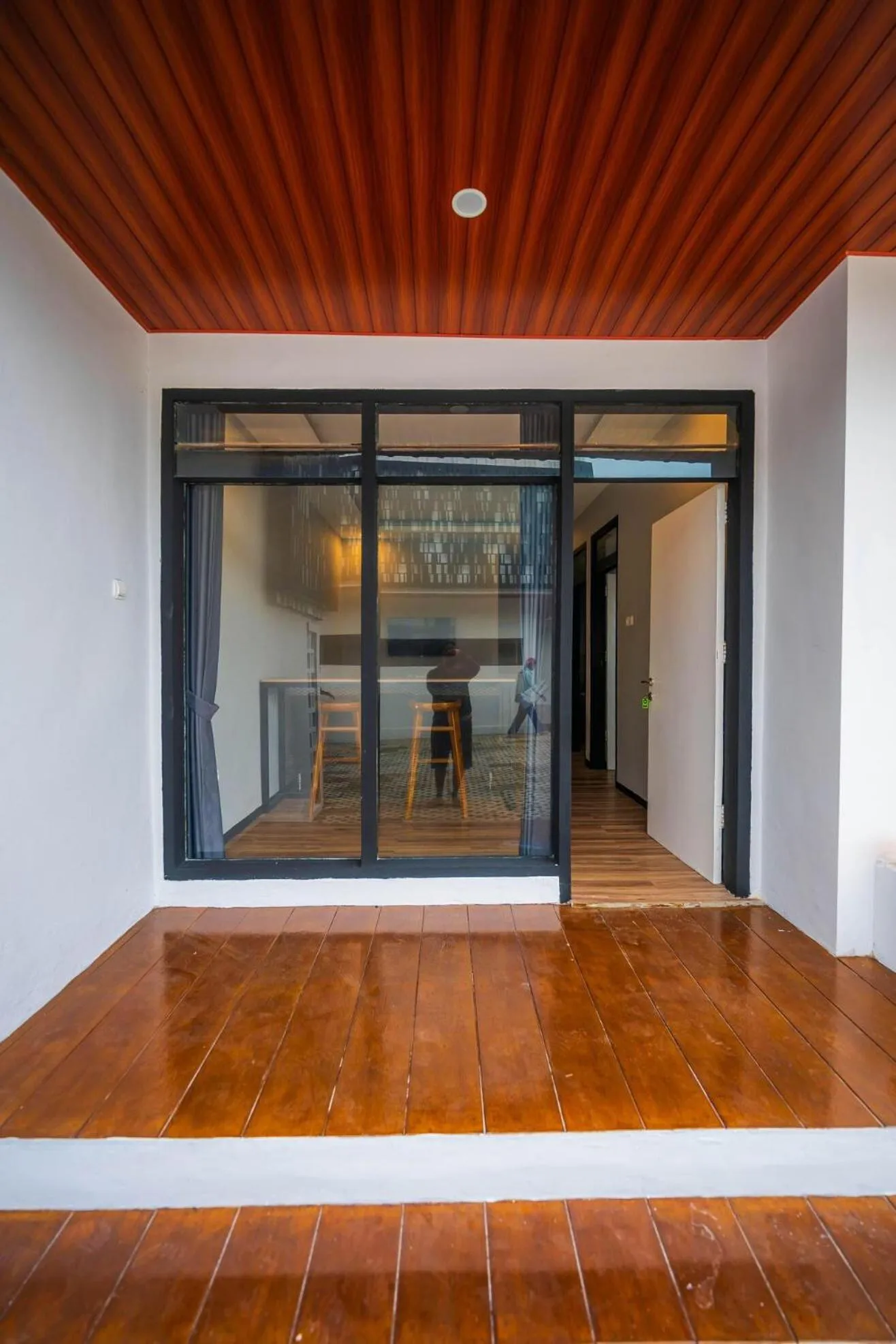 Balcony/Terrace in Elge Hotel and Villa Sarangan