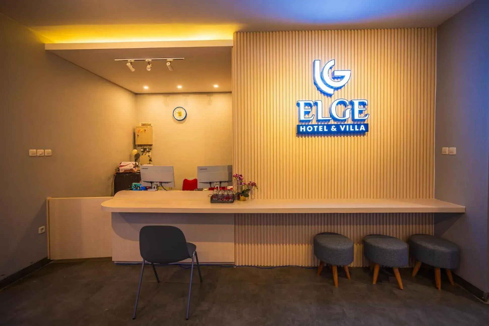 Elge Hotel and Villa Sarangan Elge Hotel and Villa Sarangan