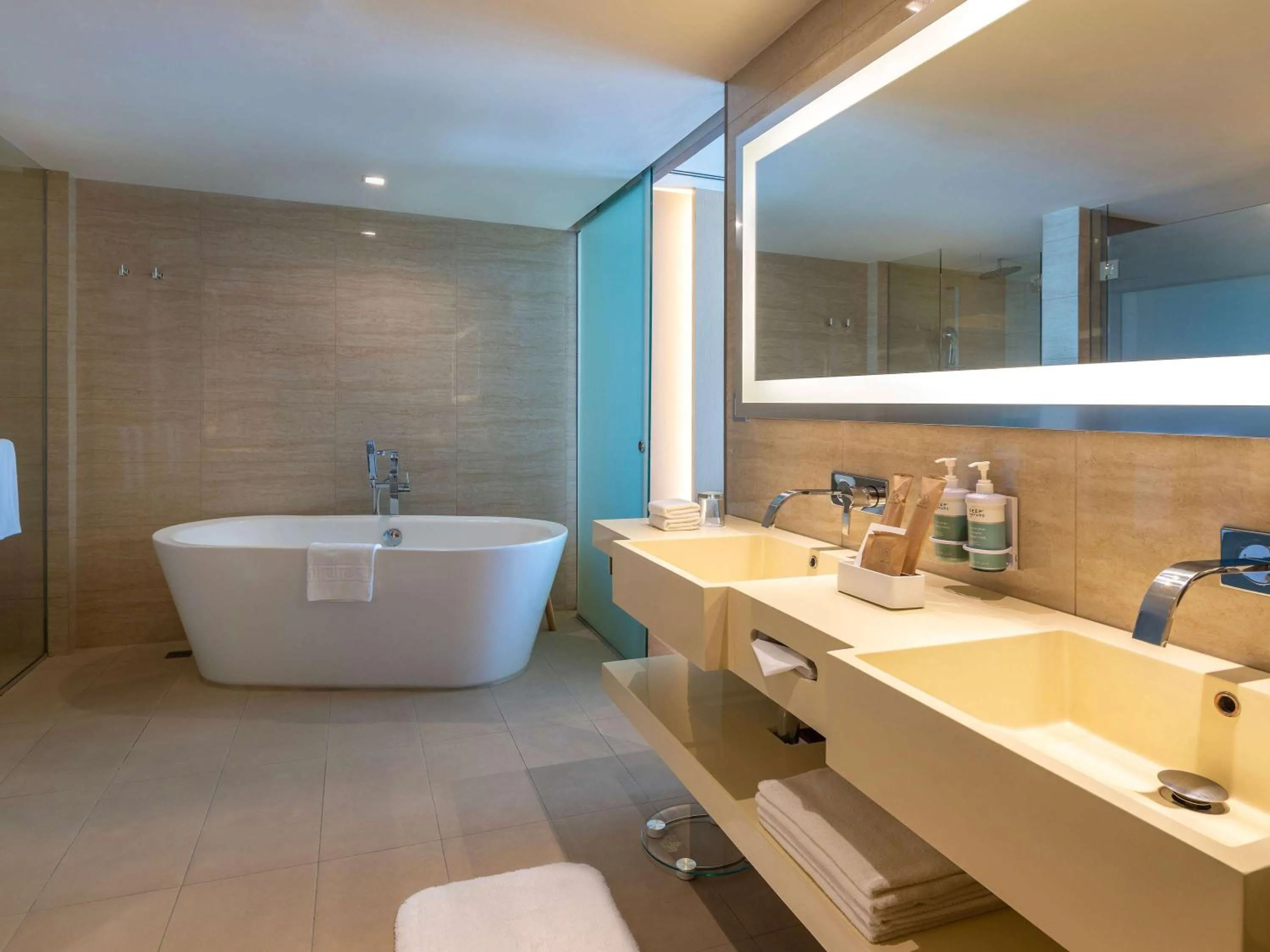 Bathroom in Novotel Manila Araneta City Hotel