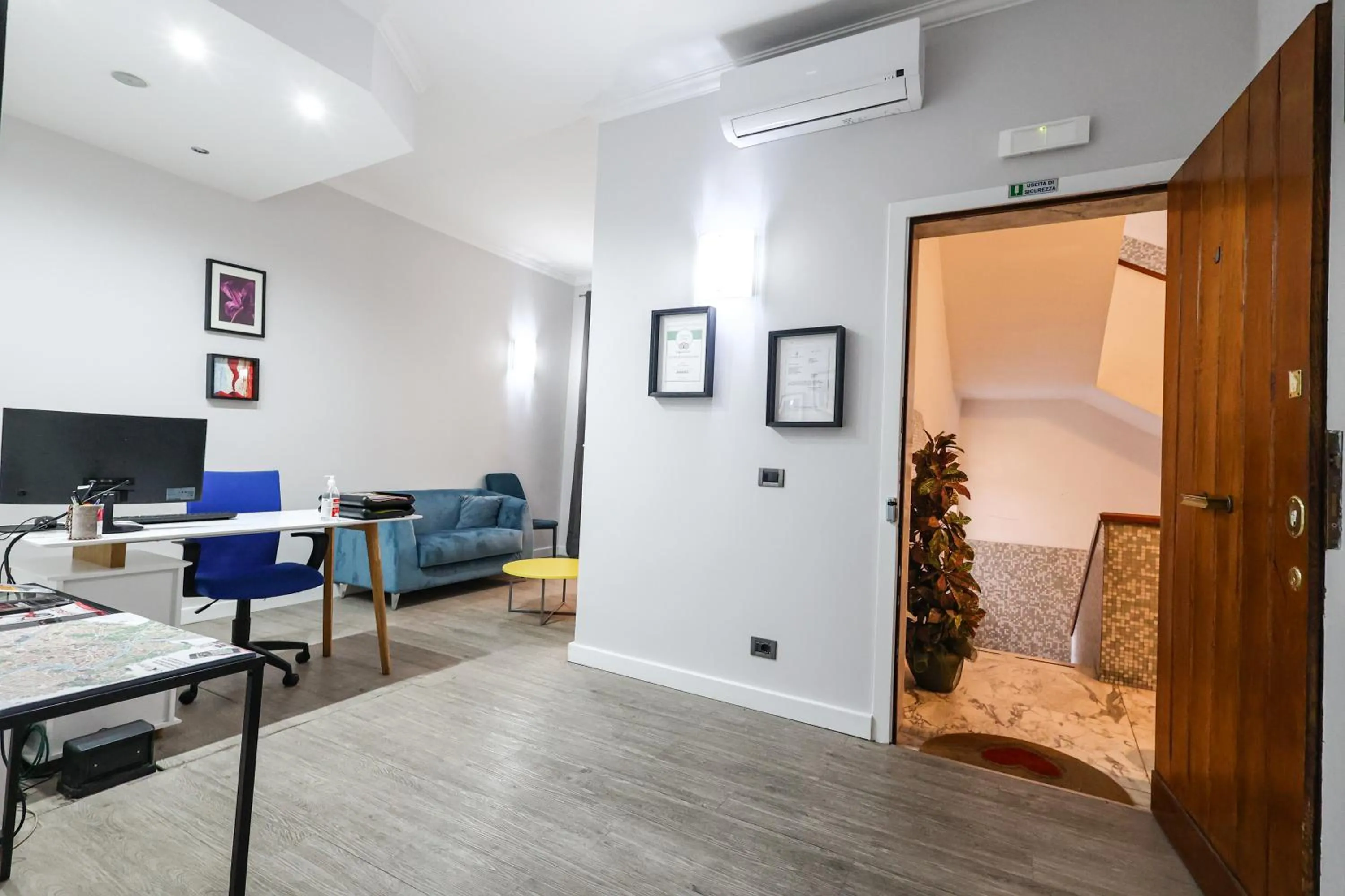 Lobby or reception, Bed in Seven Kings Relais