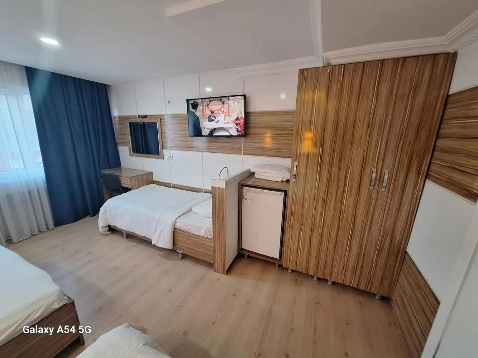 Communal lounge/ TV room, Bed in Dilmac Hotel