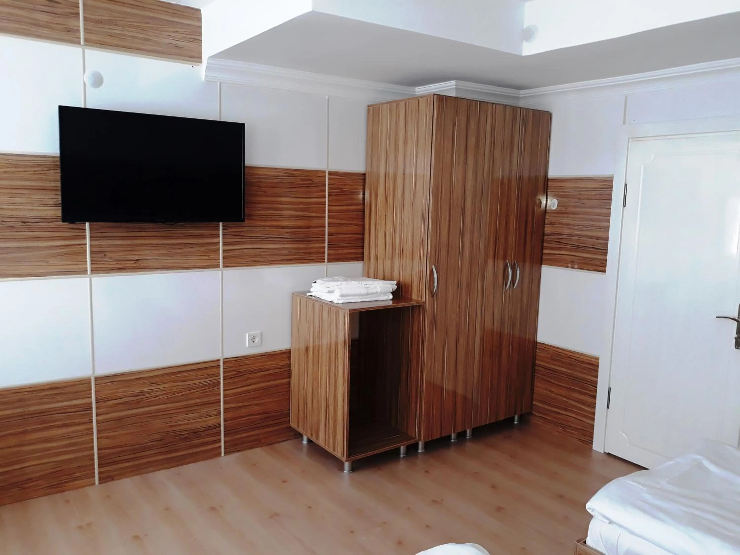 TV and multimedia in Dilmac Hotel