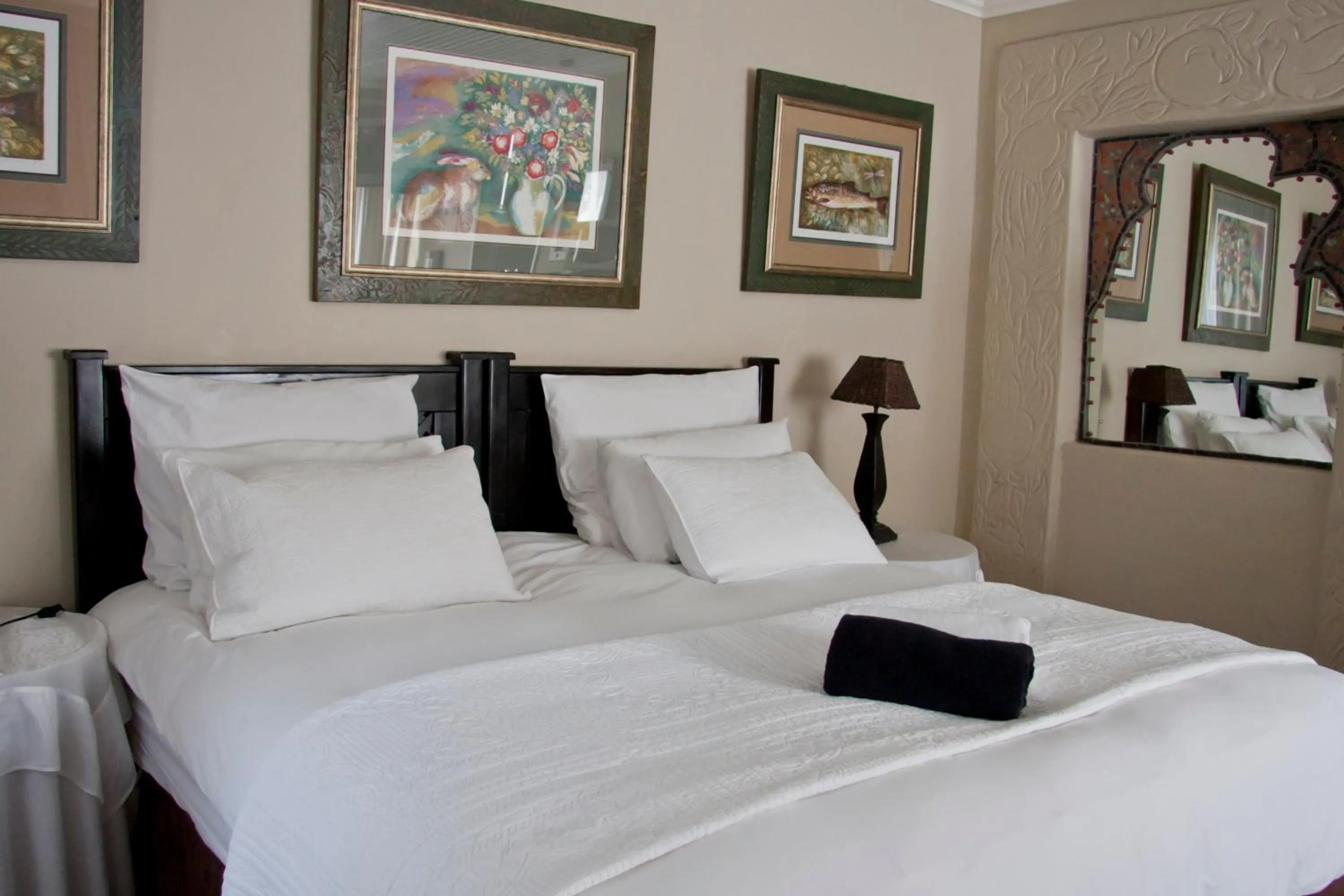 Bed in Izimbali Lodge and Restaurant