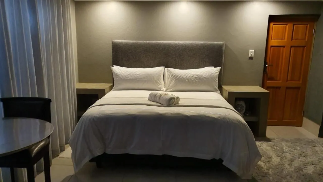 Bedroom in Izimbali Lodge and Restaurant