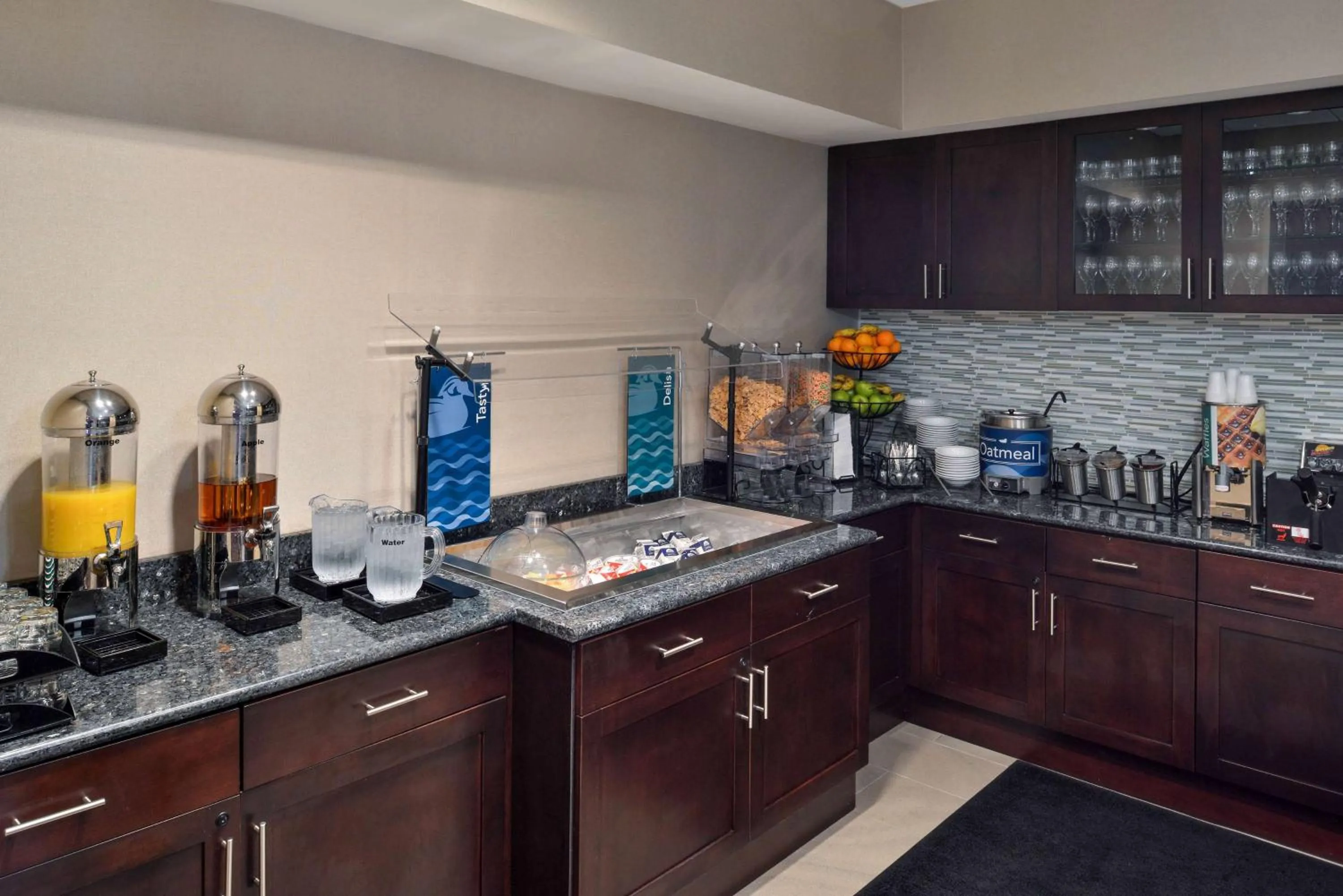 Dining area in Homewood Suites by Hilton Columbia/Laurel