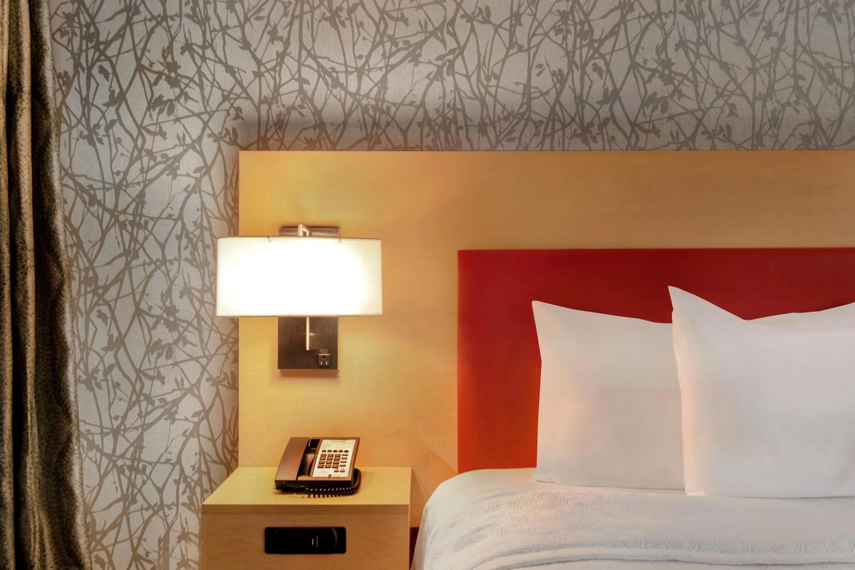 Decorative detail, Bed in Home2 Suites by Hilton Tuscaloosa Downtown University Boulevard