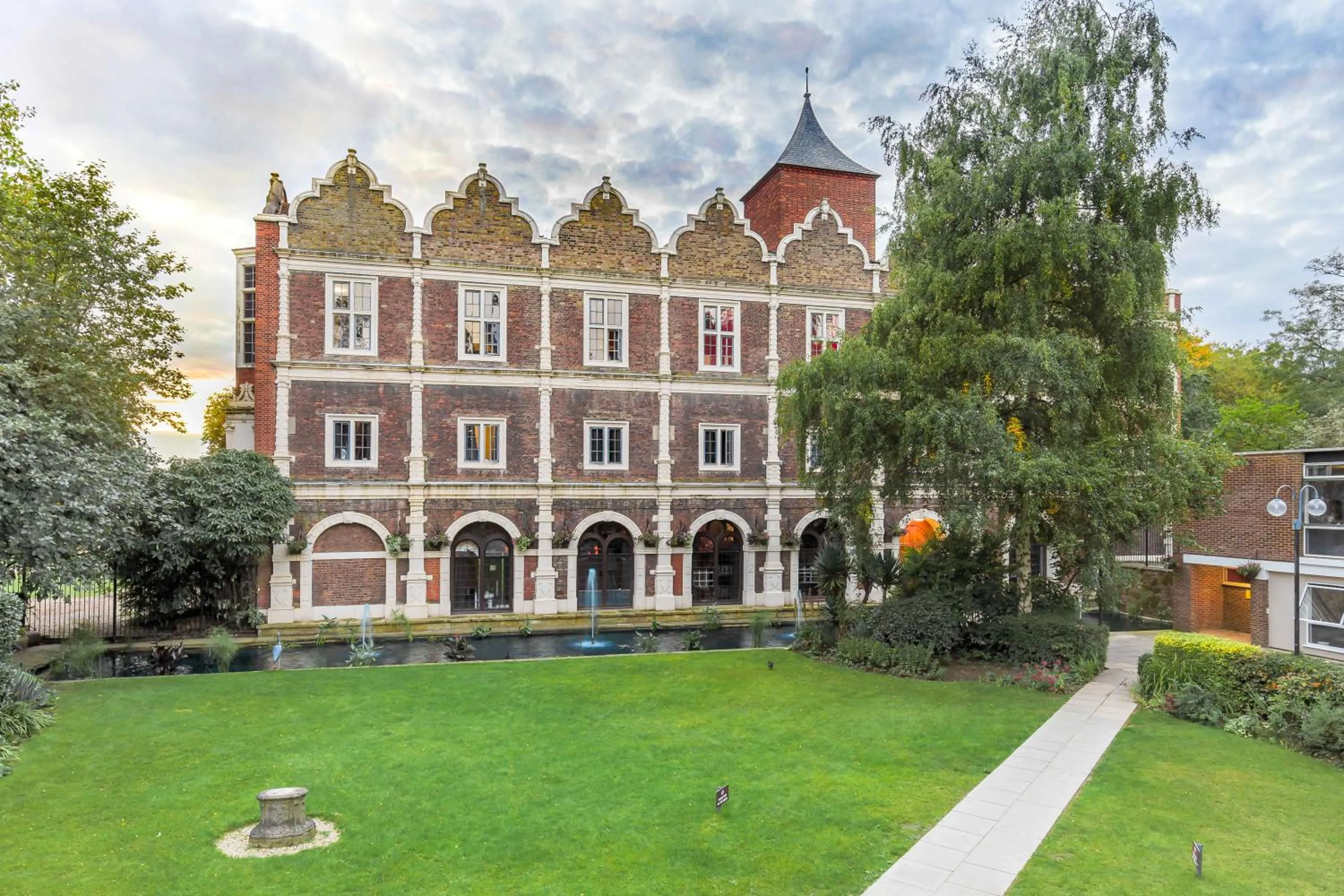 Landmark view in Safestay London Kensington Holland Park