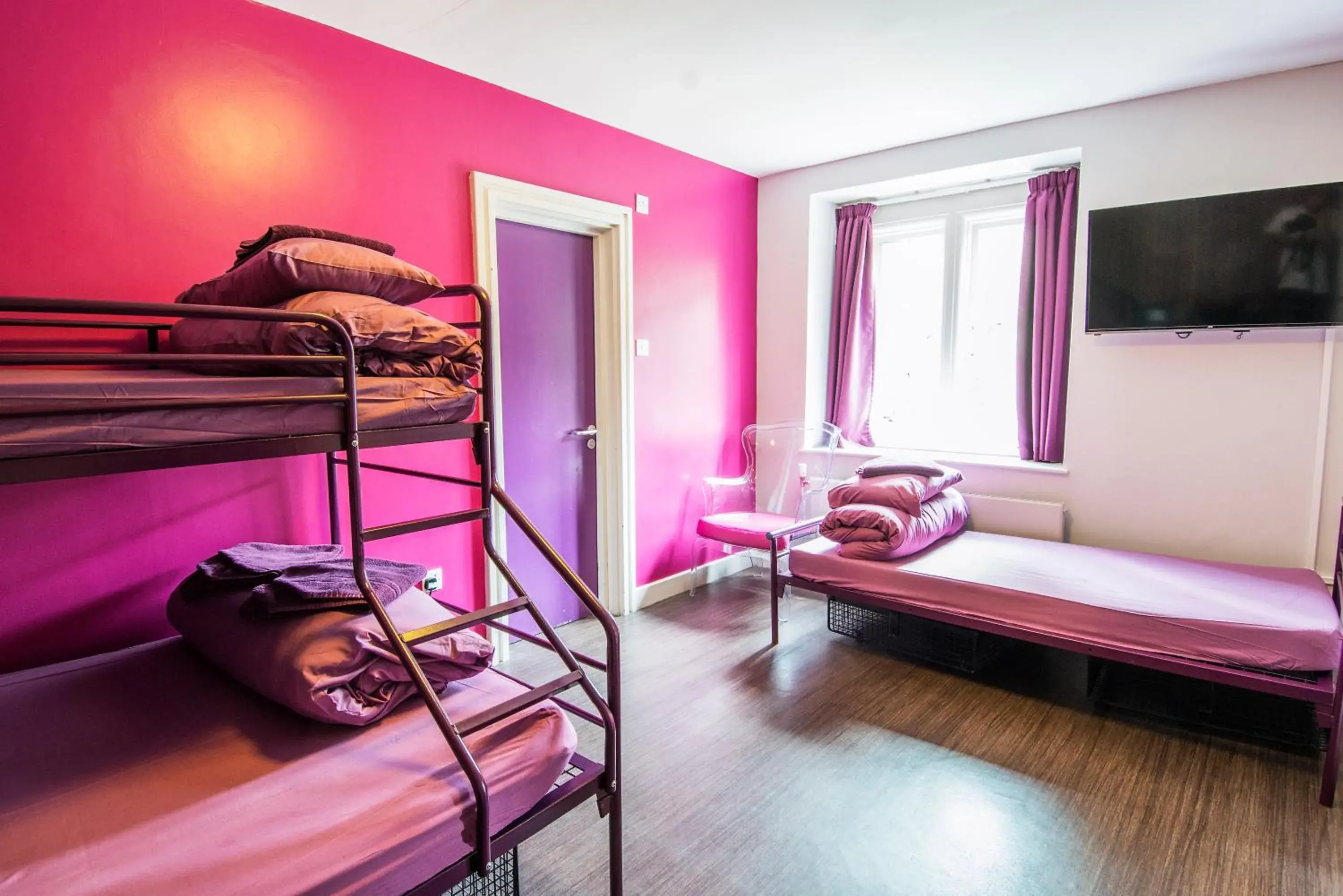 Quadruple Room Ensuite in Safestay London Kensington Holland Park Quadruple Room Ensuite in Safestay London Kensington Holland Park