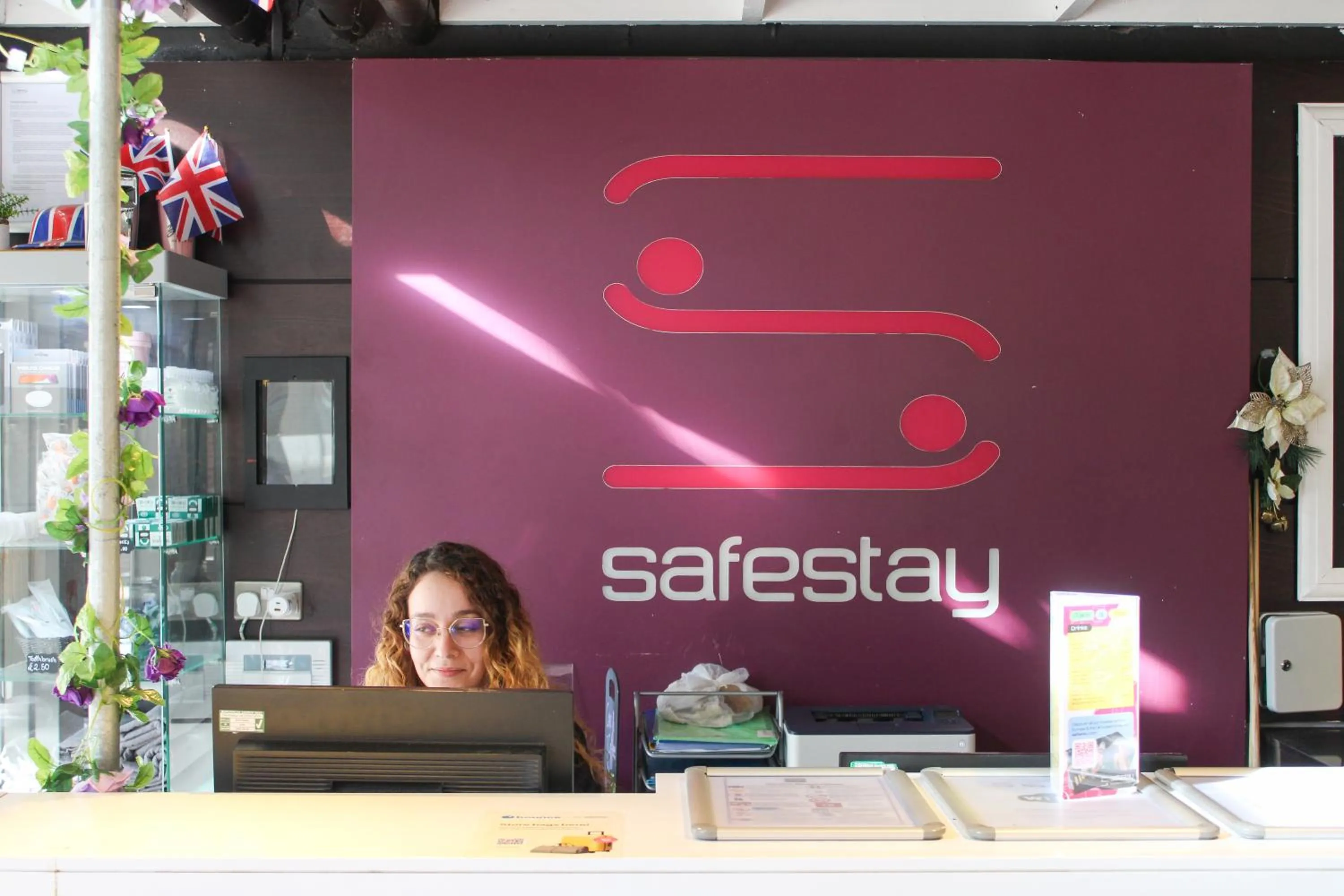 Lobby or reception in Safestay London Kensington Holland Park