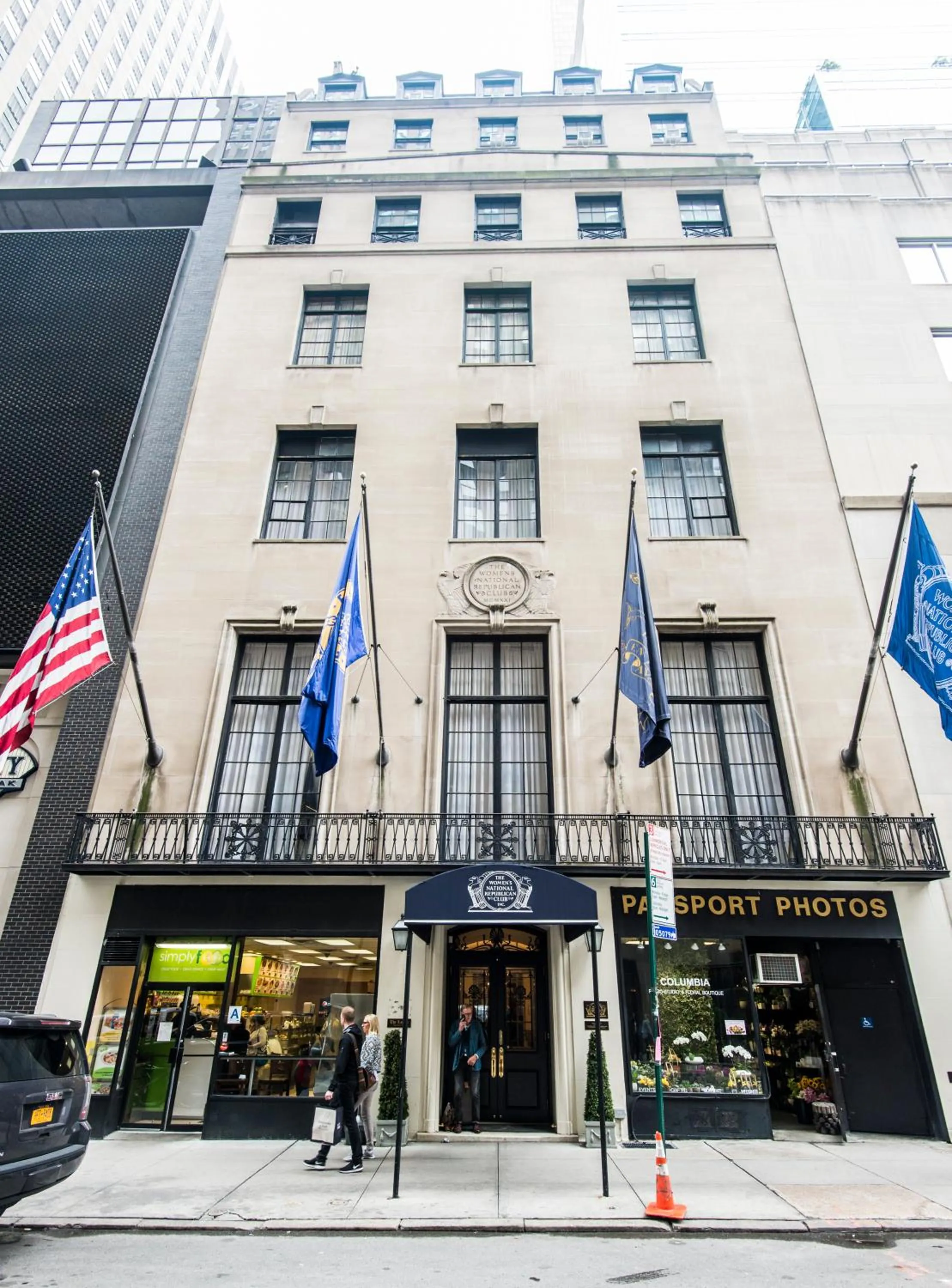 Facade/entrance in 3 West Club