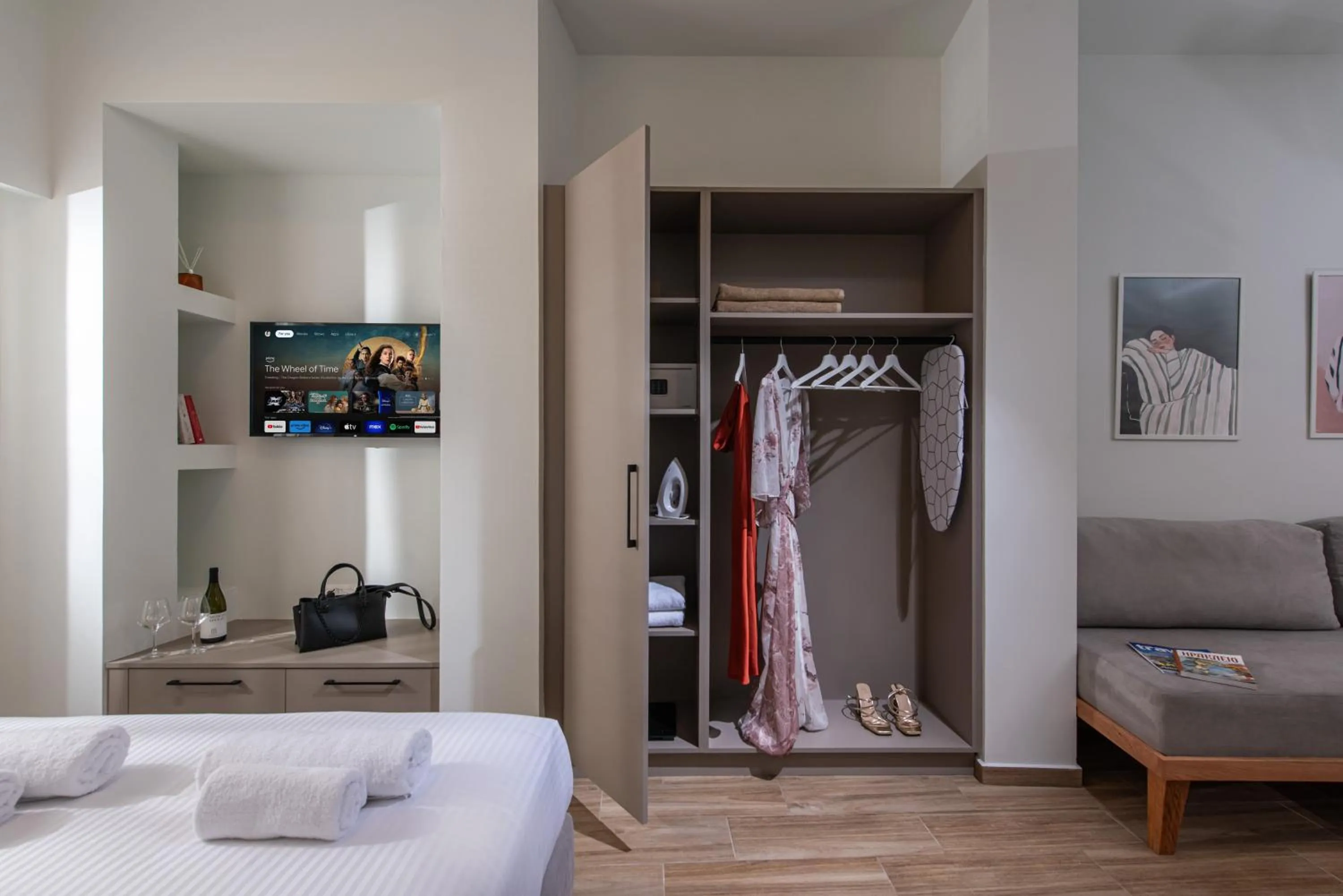 TV and multimedia, Bed in Enea City Suites