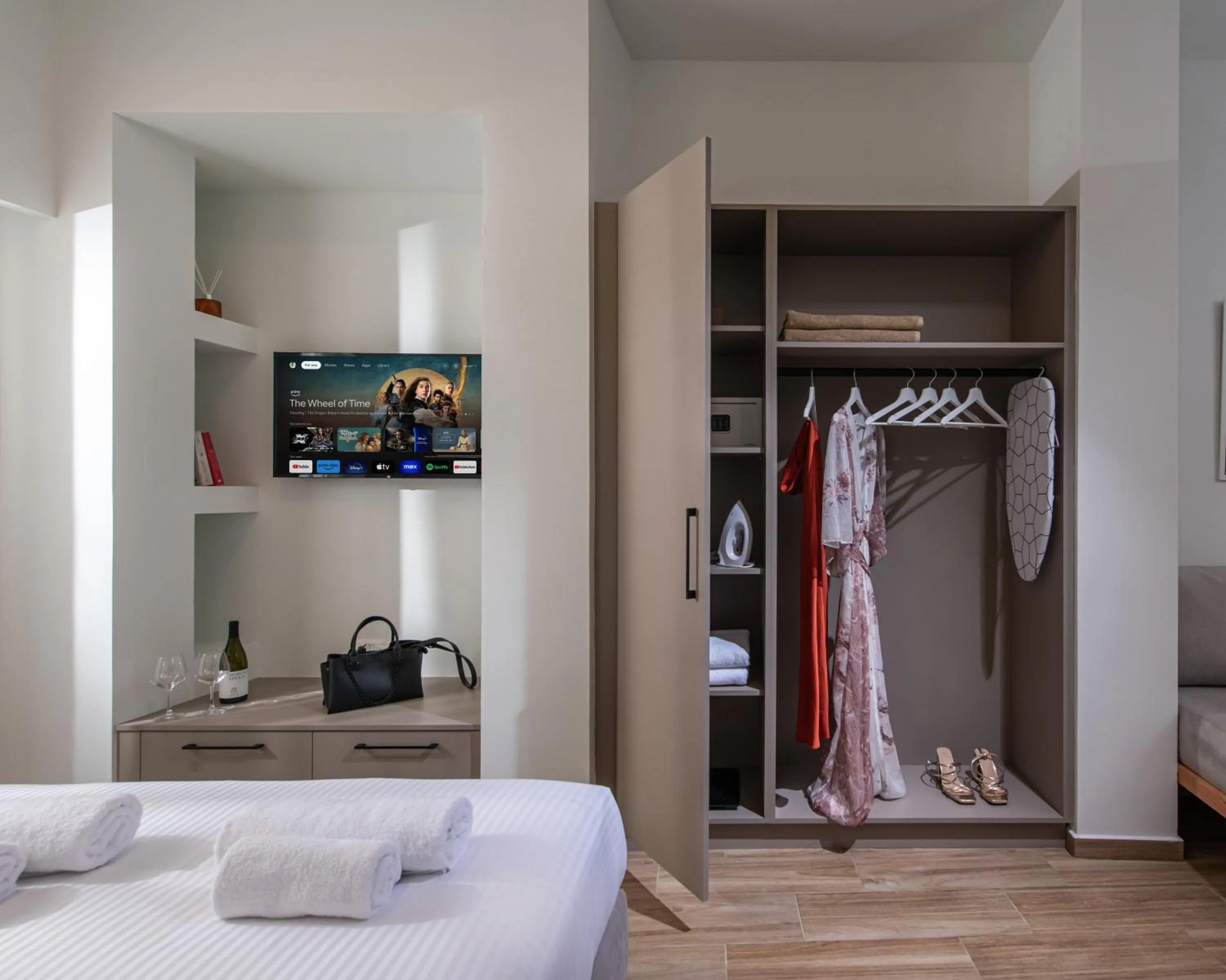 TV and multimedia, Bed in Enea City Suites