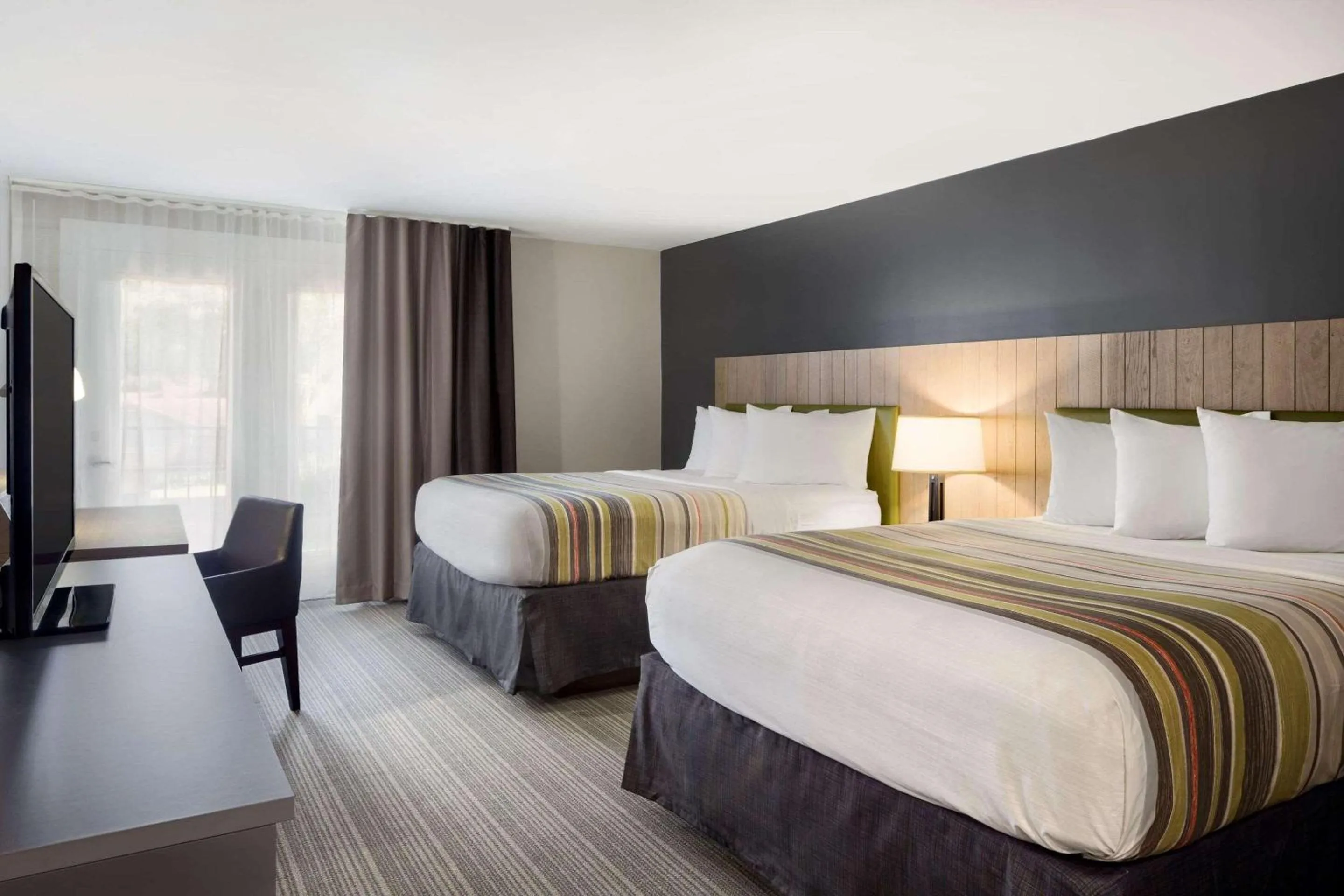 Bedroom, Bed in Country Inn & Suites Downtown Convention Center by Radisson, Gatlinburg, TN