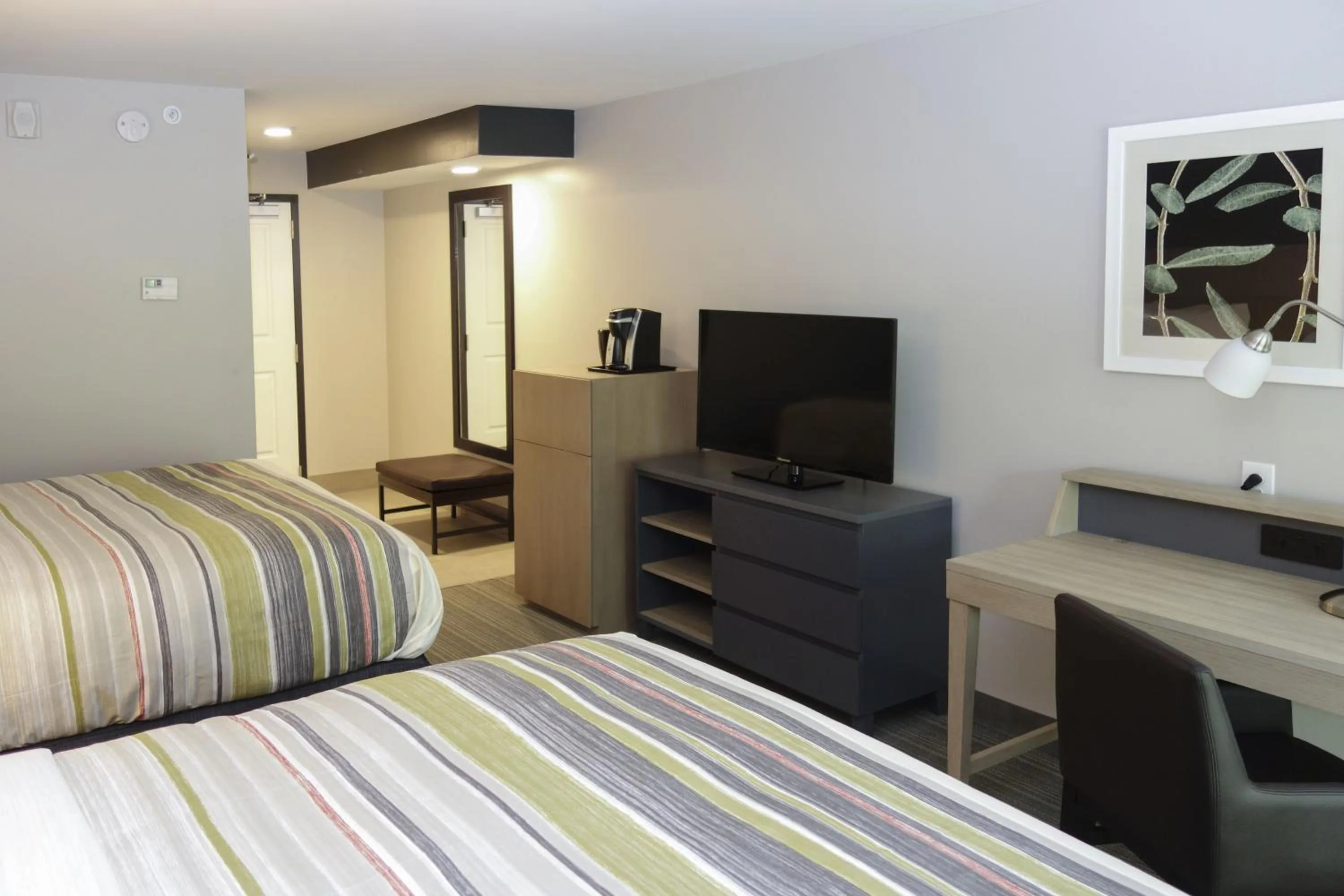 Bedroom, Bed in Country Inn & Suites Downtown Convention Center by Radisson, Gatlinburg, TN