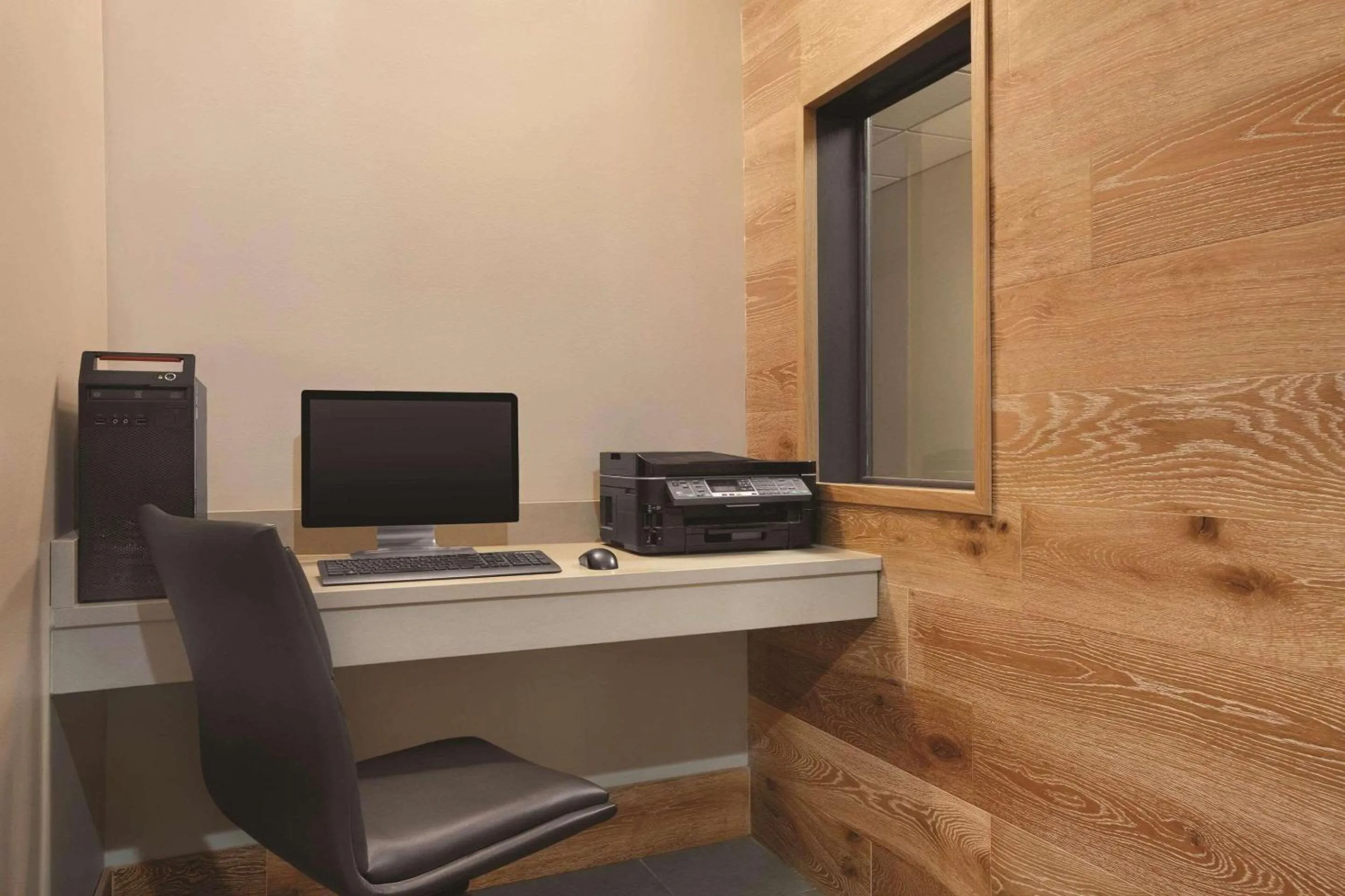 Business facilities in Country Inn & Suites by Radisson, Newnan, GA