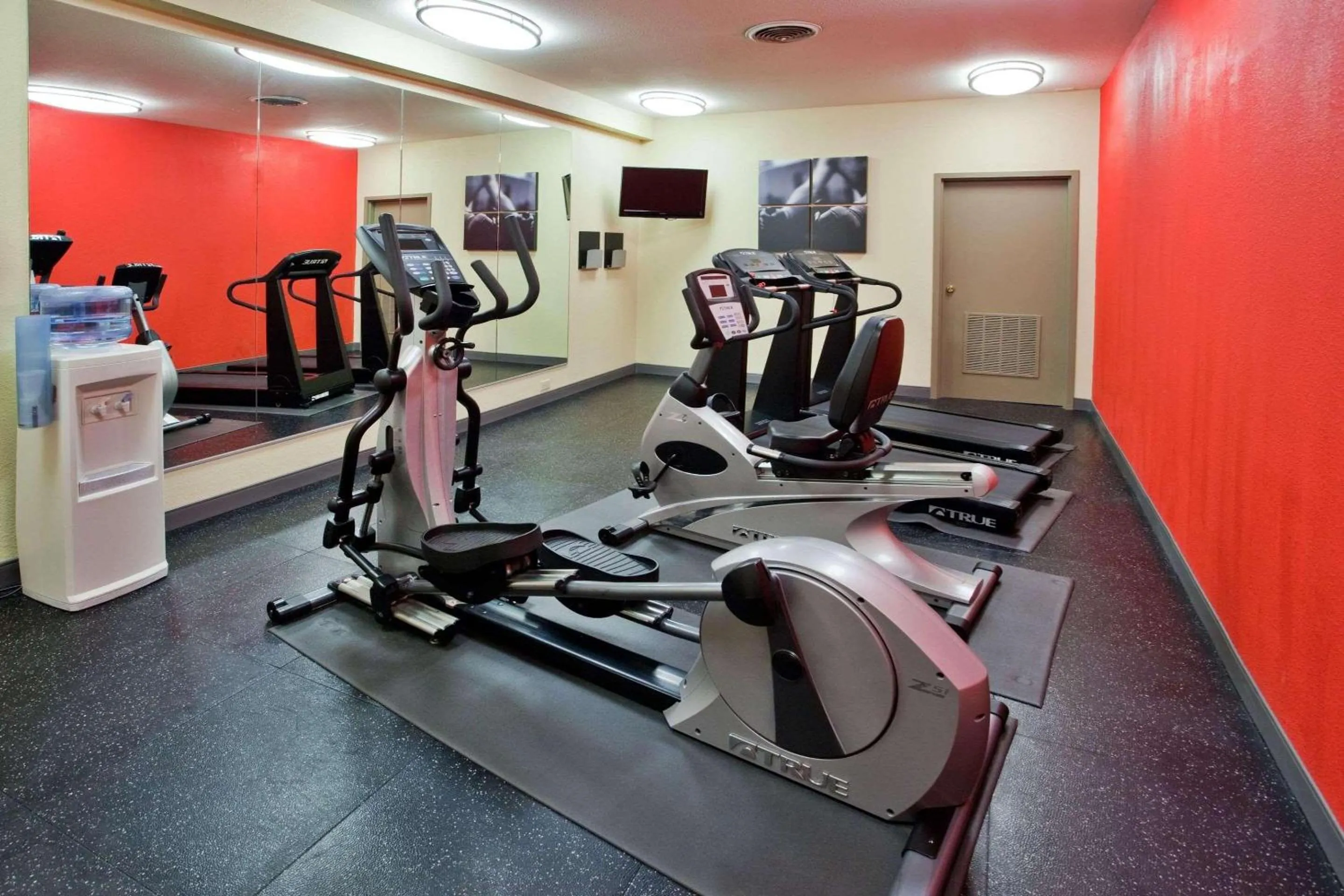 Fitness centre/facilities in Country Inn & Suites by Radisson, Newnan, GA