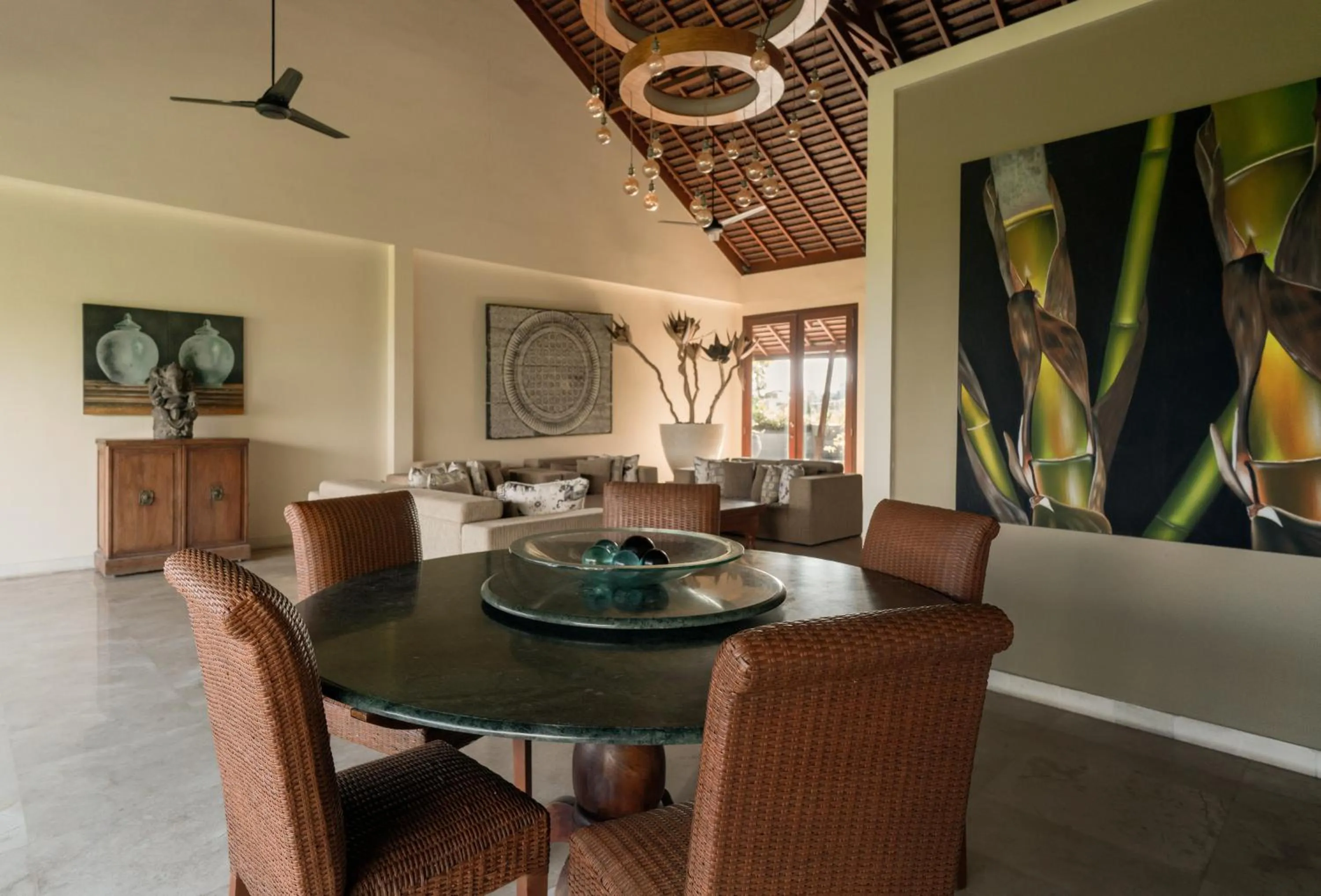 Living room in OMEKAI Cemagi by Nakula