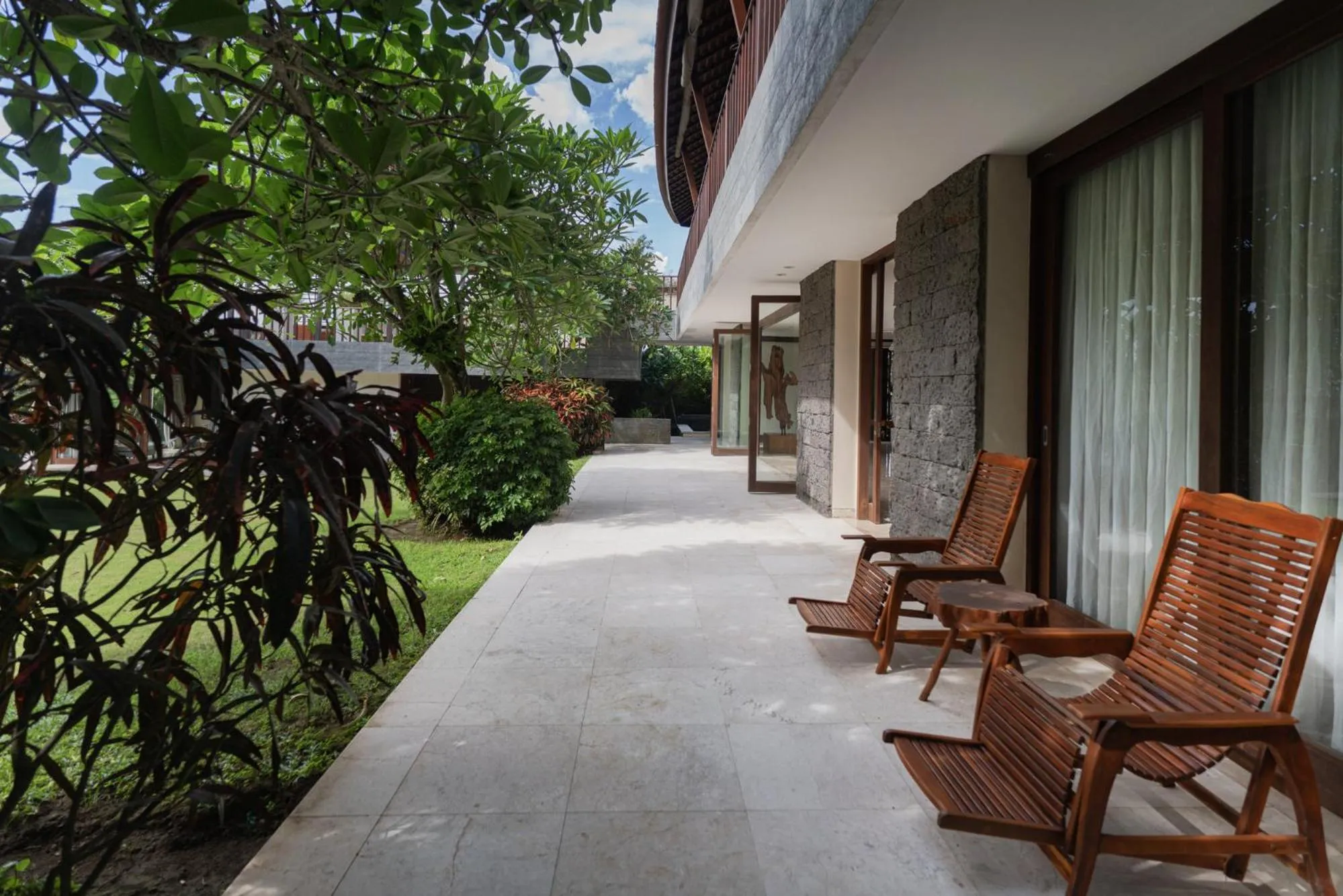 Patio in OMEKAI Cemagi by Nakula