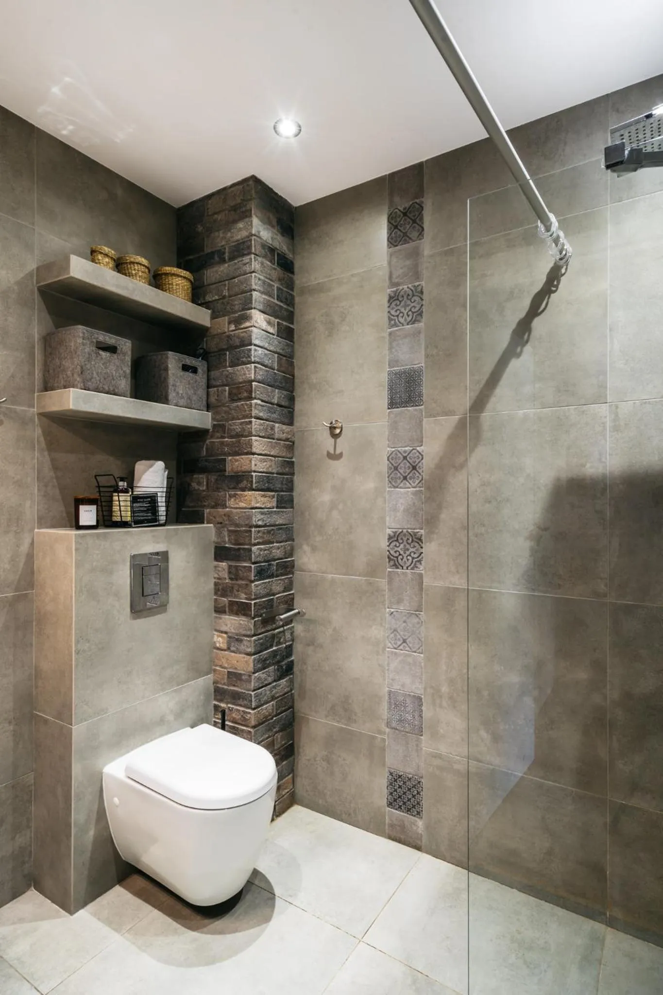 Shower in Harmonica Home - LoftAffair