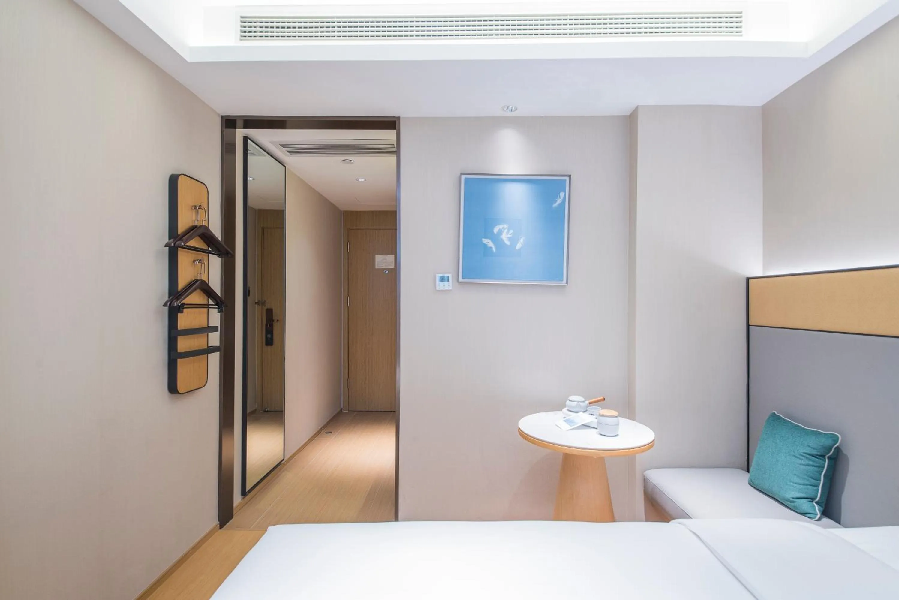 Bed in Ji Hotel - Shanghai Nanjing Road People's Square