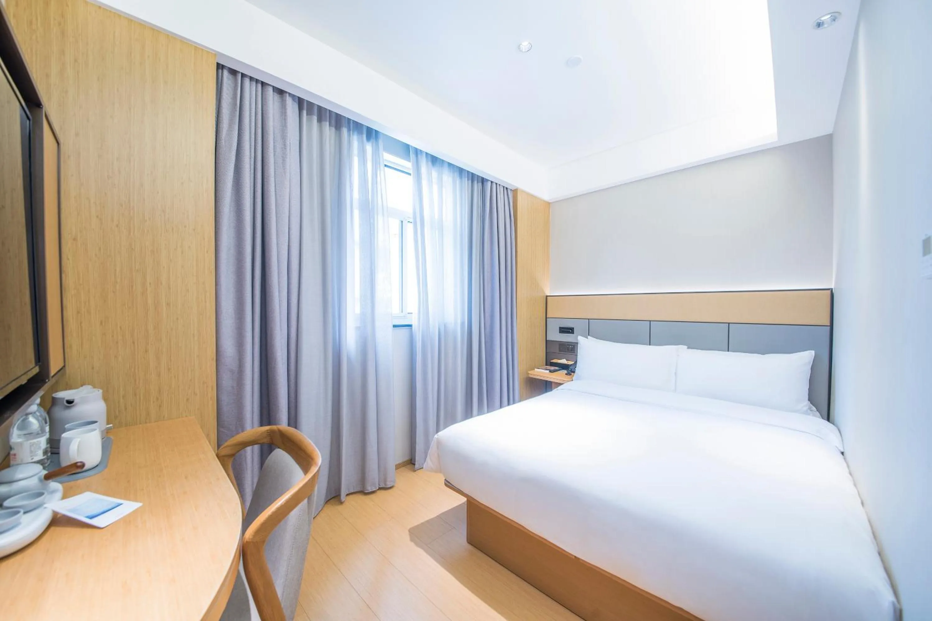 Bed in Ji Hotel - Shanghai Nanjing Road People's Square