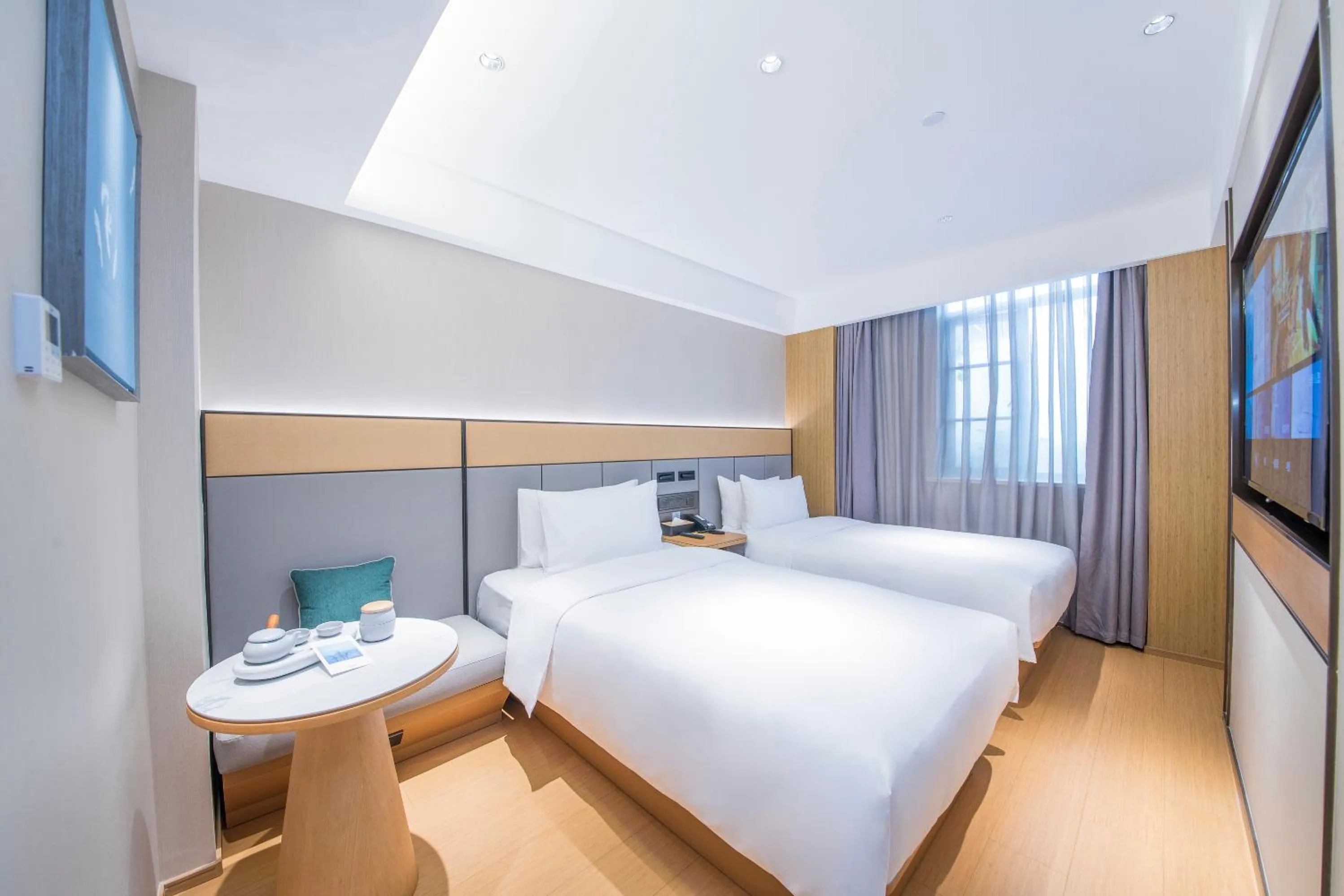 Bed in Ji Hotel - Shanghai Nanjing Road People's Square