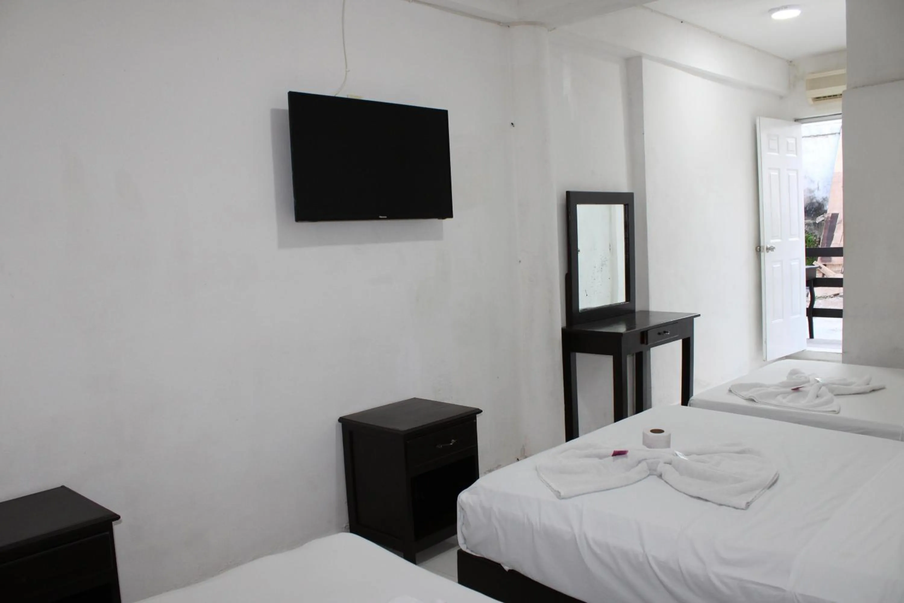 Bedroom, Bed in OYO Hotel Colibri