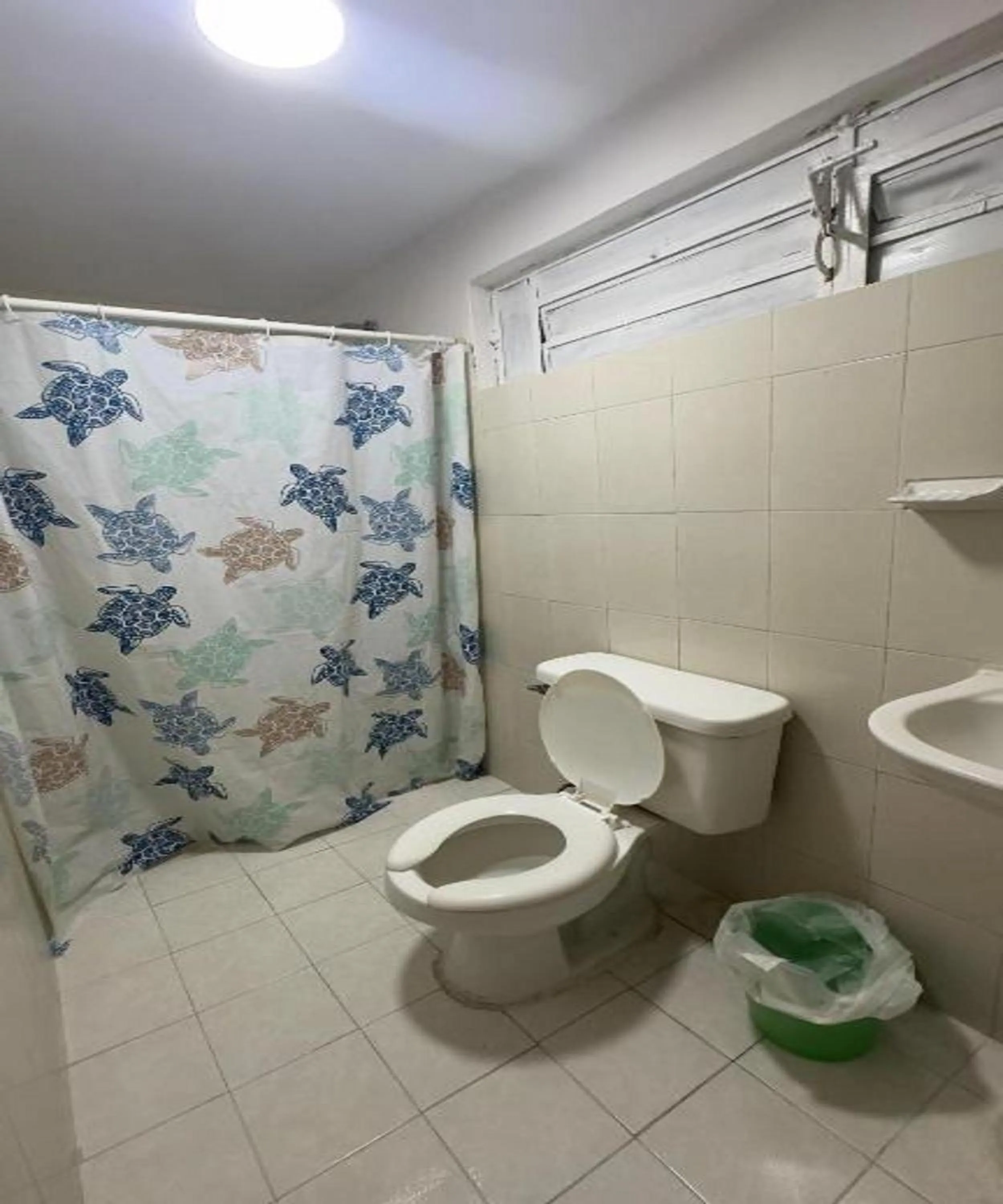 Bathroom in OYO Hotel Colibri