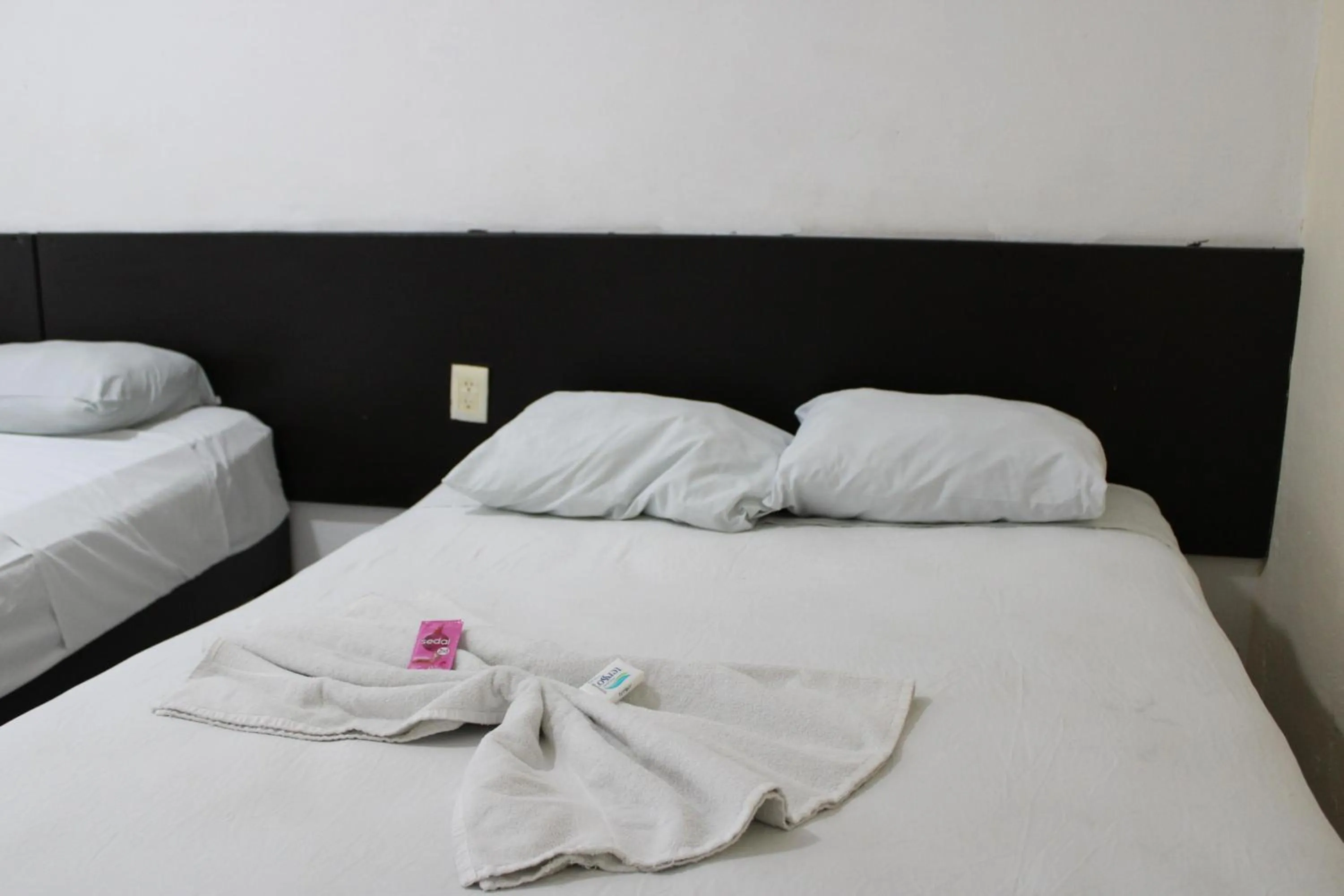 Bedroom, Bed in OYO Hotel Colibri