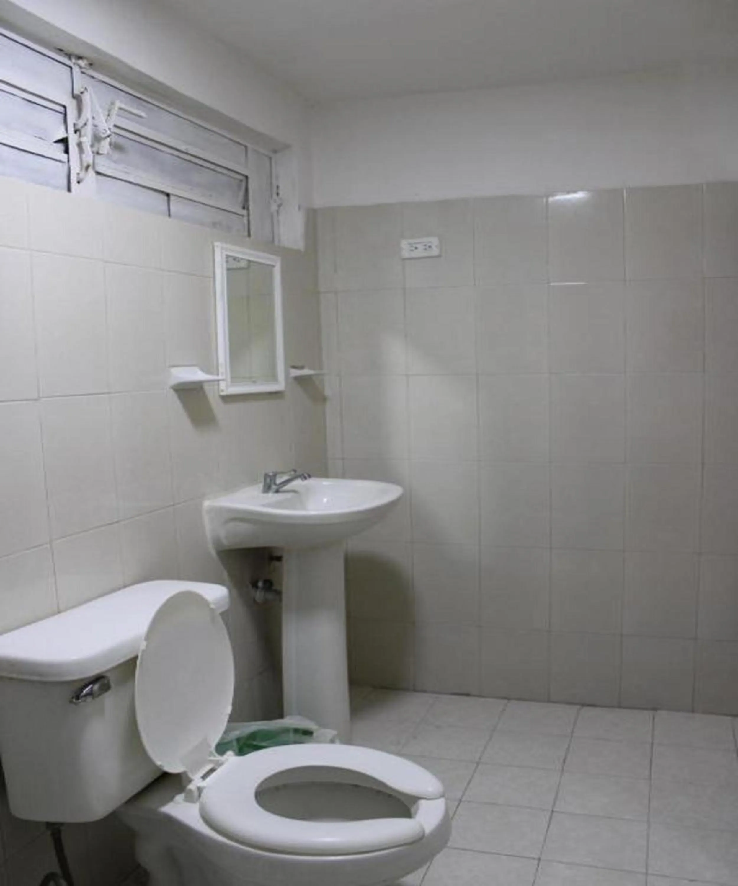 Bathroom in OYO Hotel Colibri