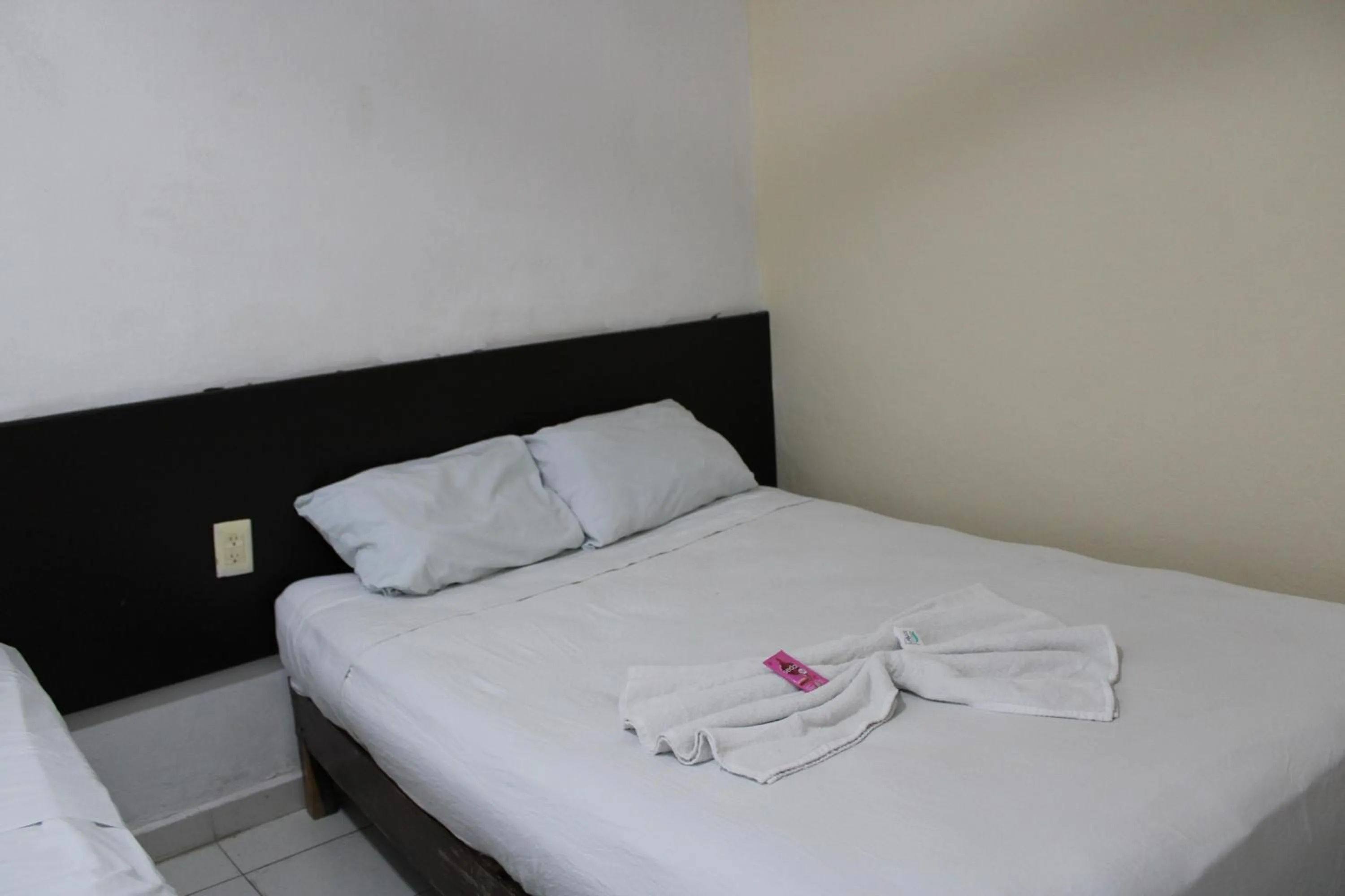 Bedroom, Bed in OYO Hotel Colibri