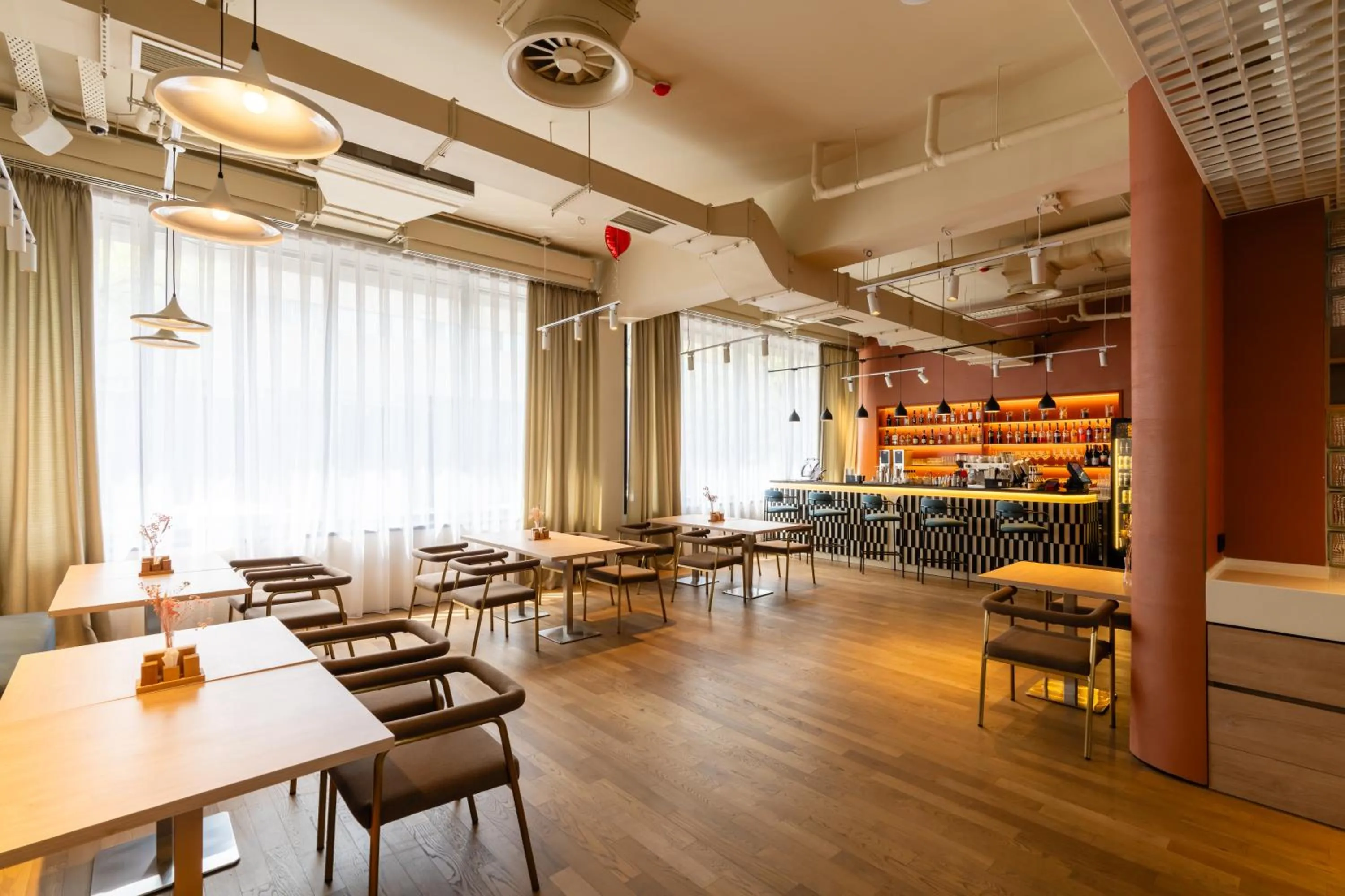 Restaurant/places to eat in Renion City Hotel