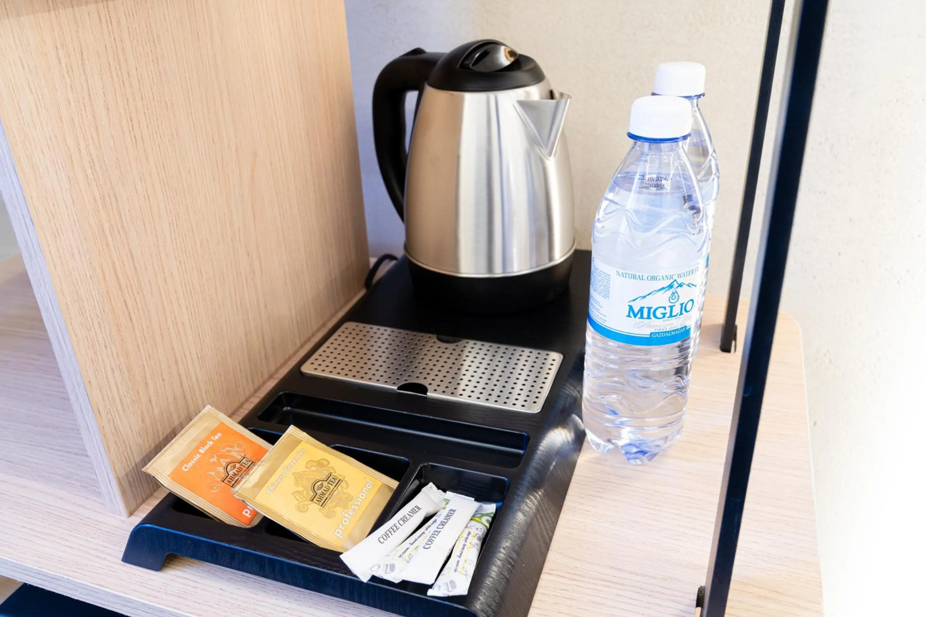Coffee/tea facilities in Renion City Hotel