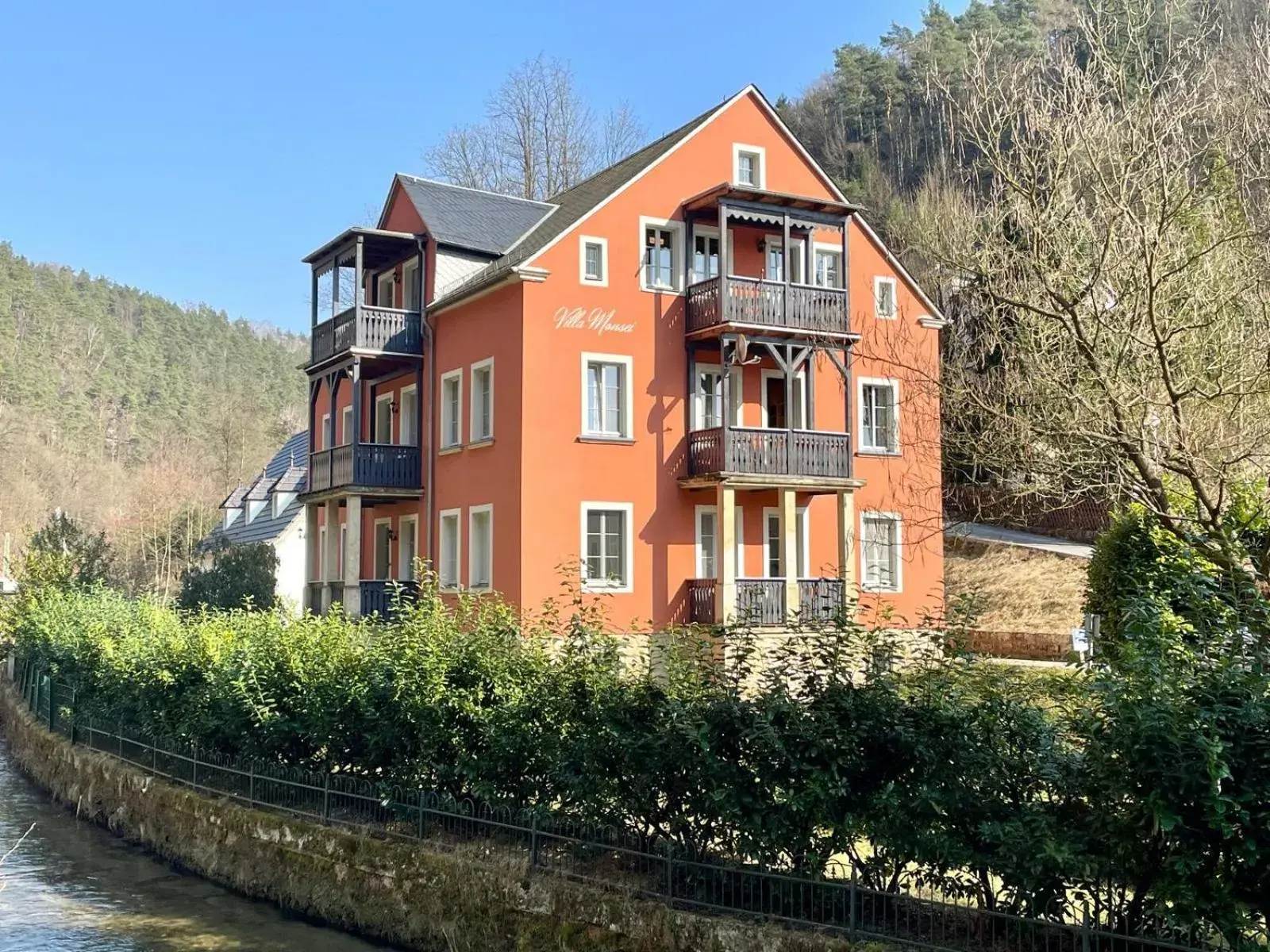 Villa Monsei - das Herzstück in Bad Schandau, top Lage, modern, mit Parkplatz! Villa Monsei - das Herzstück in Bad Schandau, top Lage, modern, mit Parkplatz!