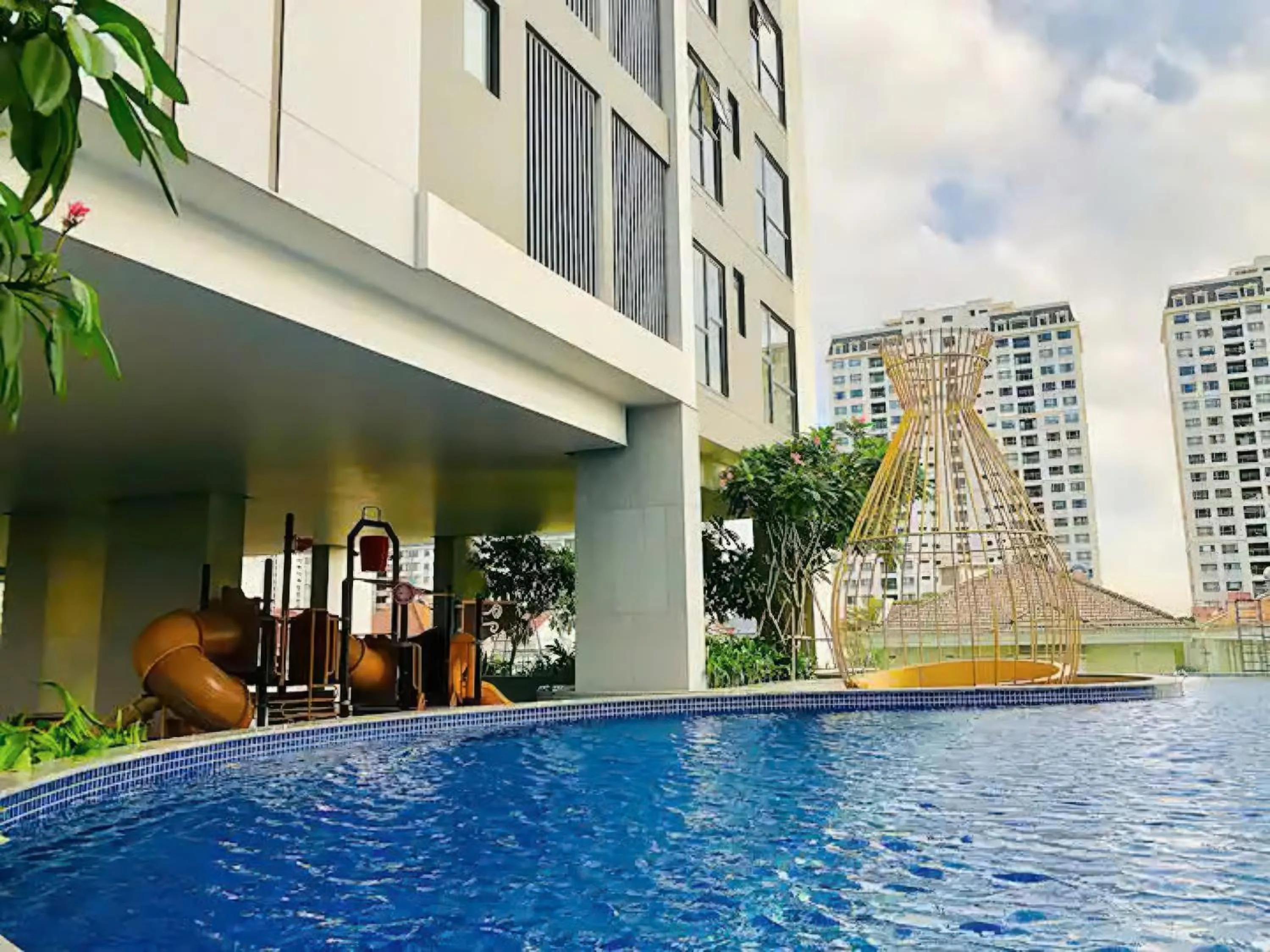 Day in The Antonia Apartments - Korea Town D7