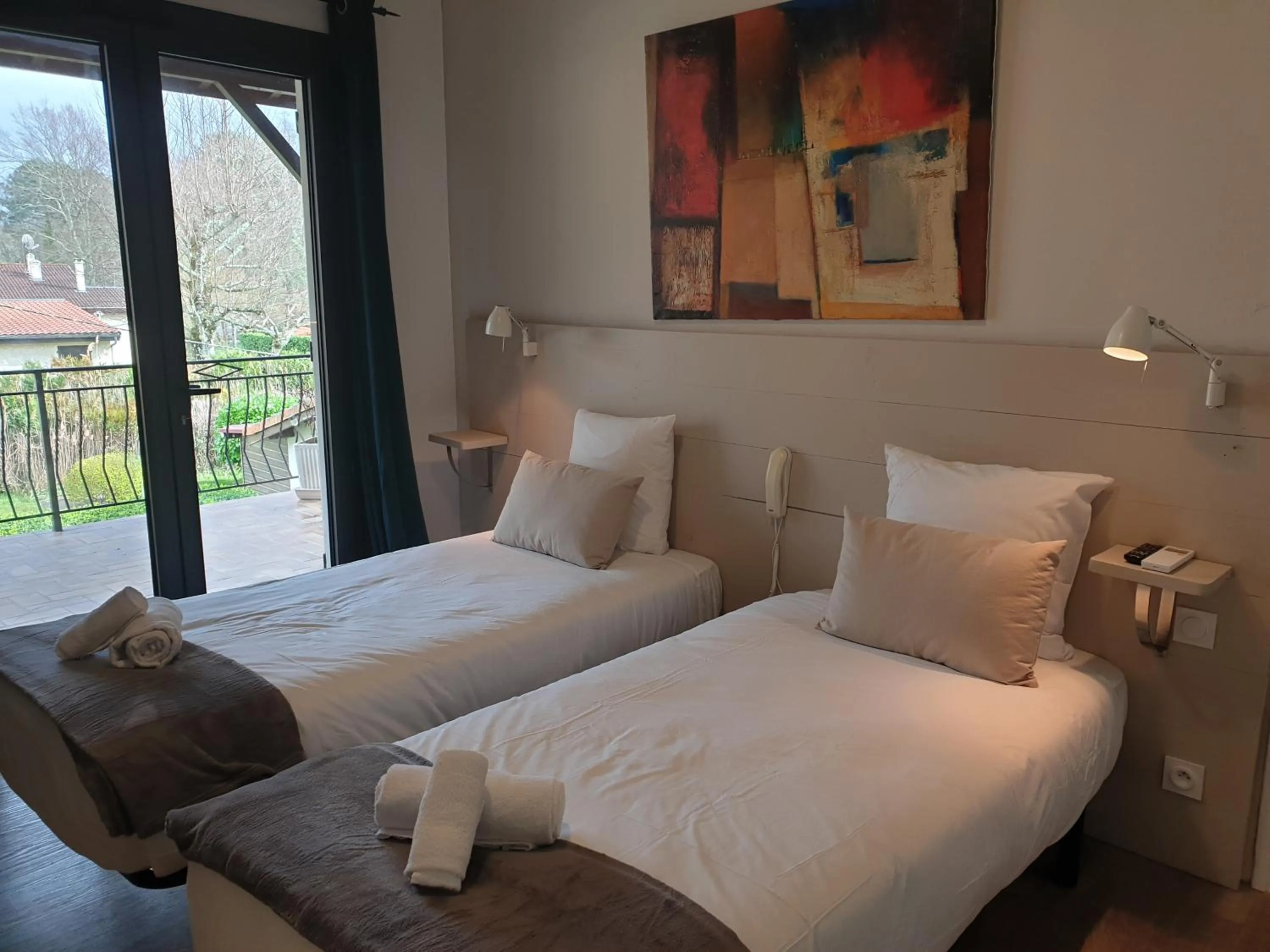 Bed in Hotel Cote et Lac