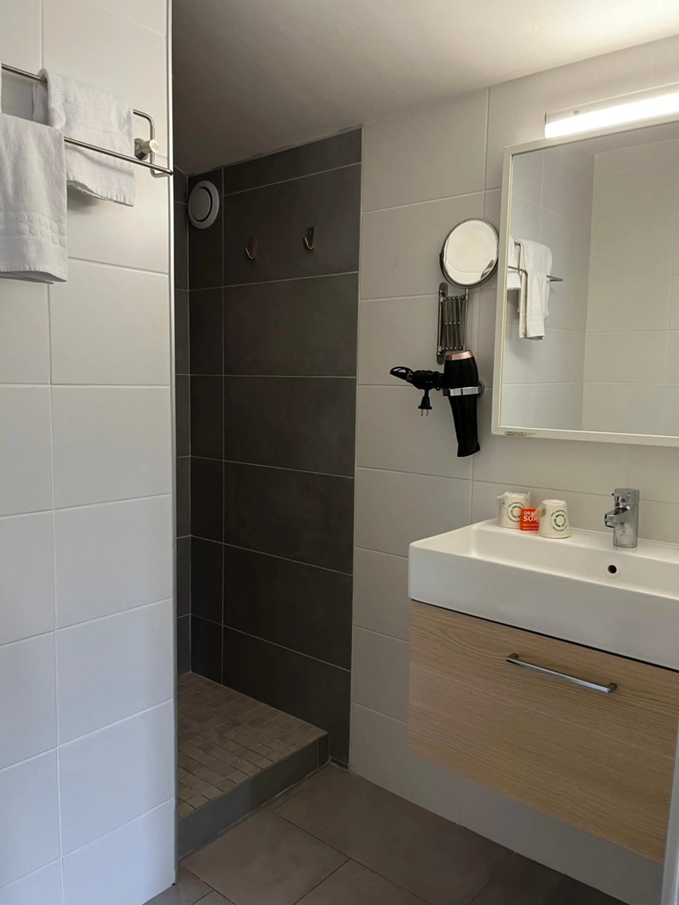 Bathroom in Hotel Cote et Lac