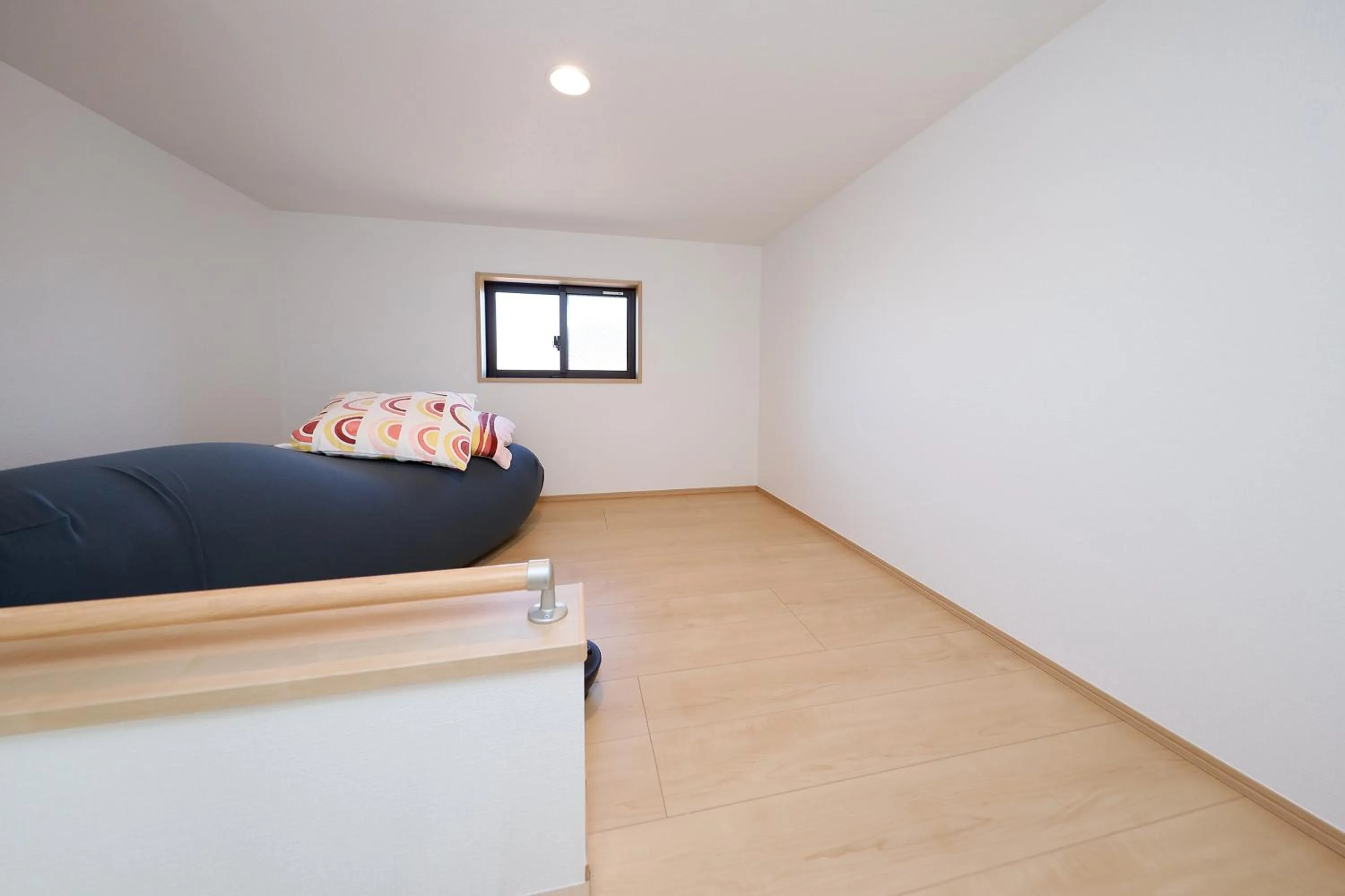 Bed in Zenith Shinjuku Hinoki by Tranova