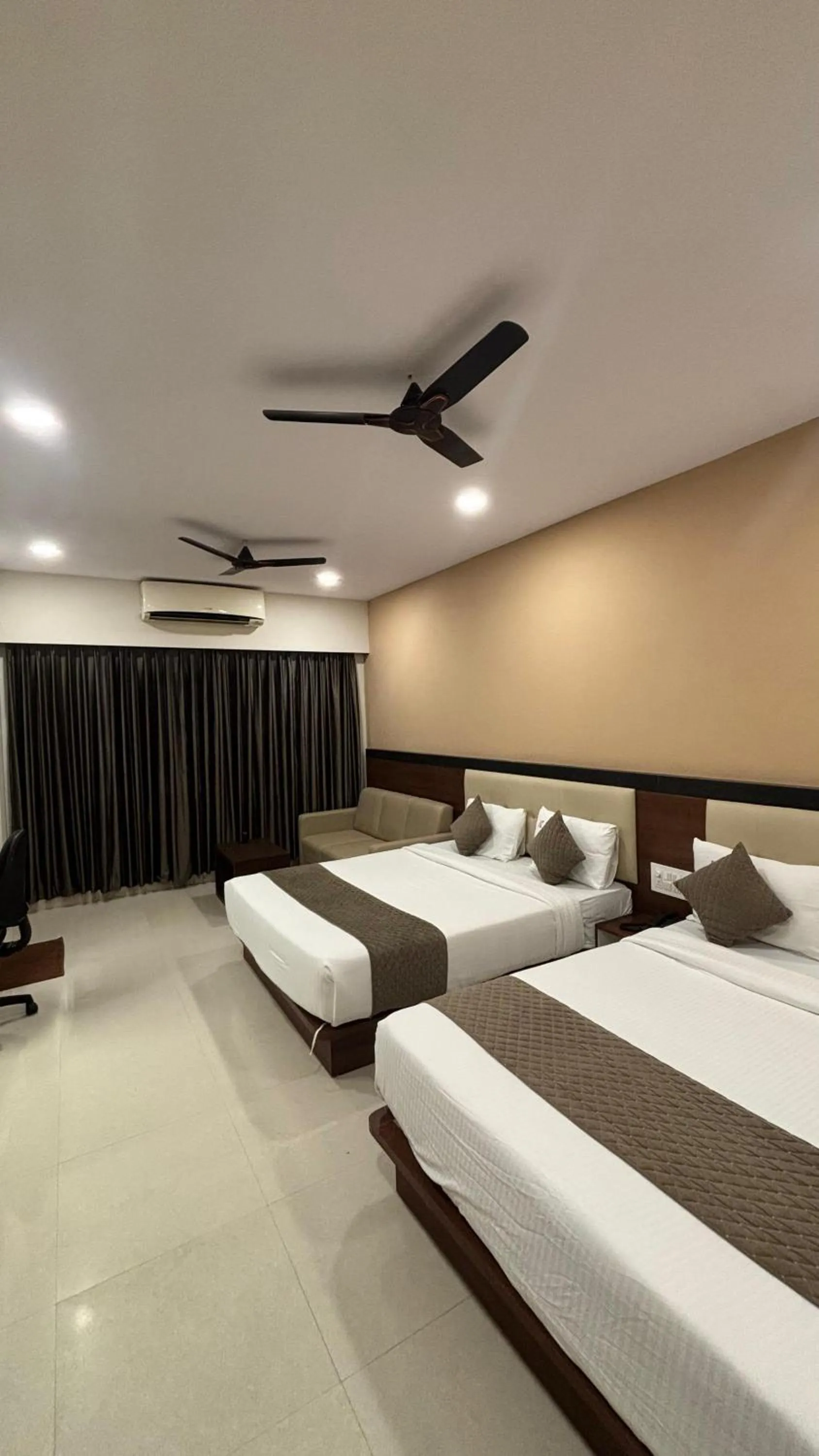 Bed in Hotel Kalyan Suites