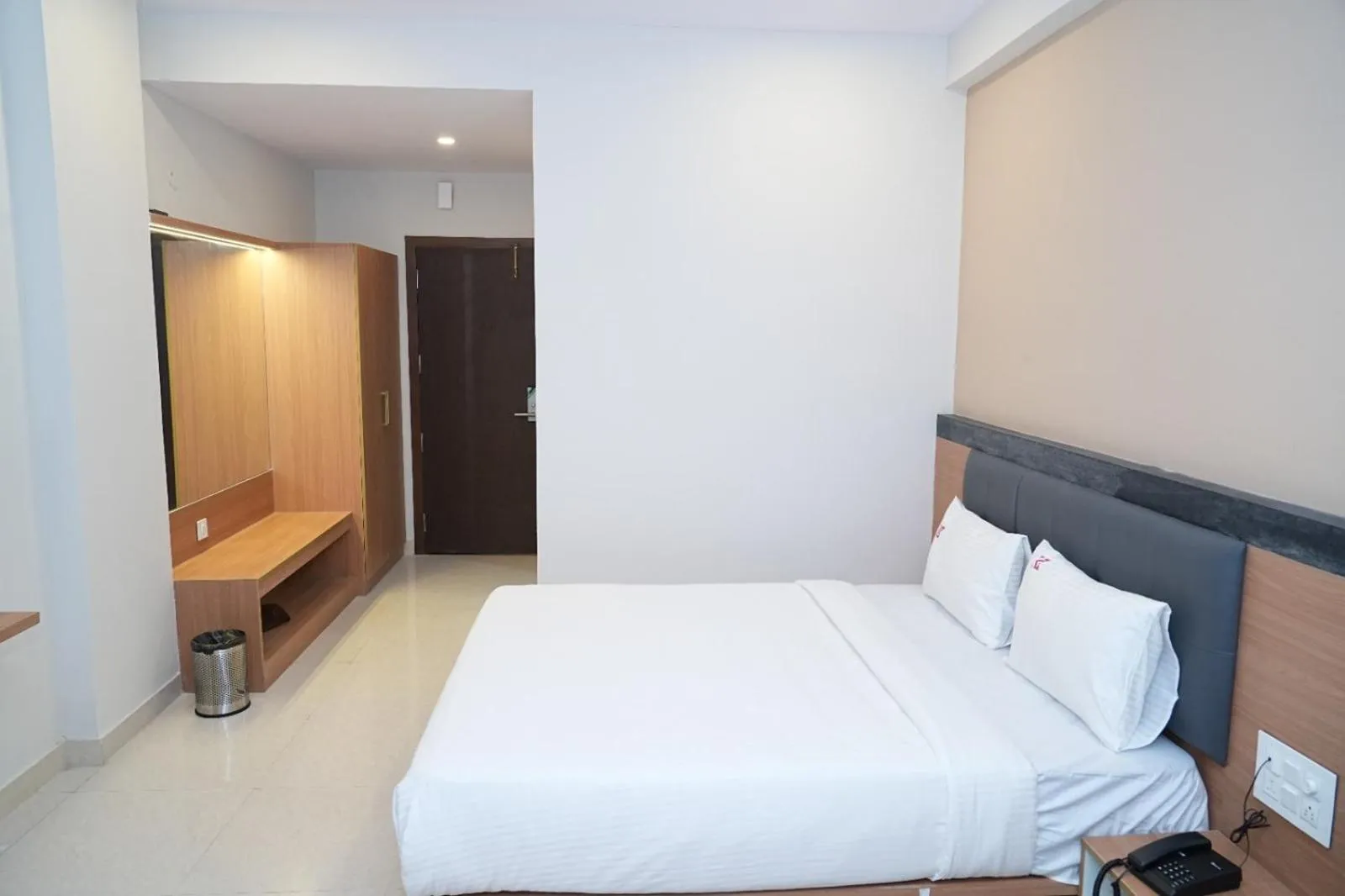 Bed in Hotel Kalyan Suites