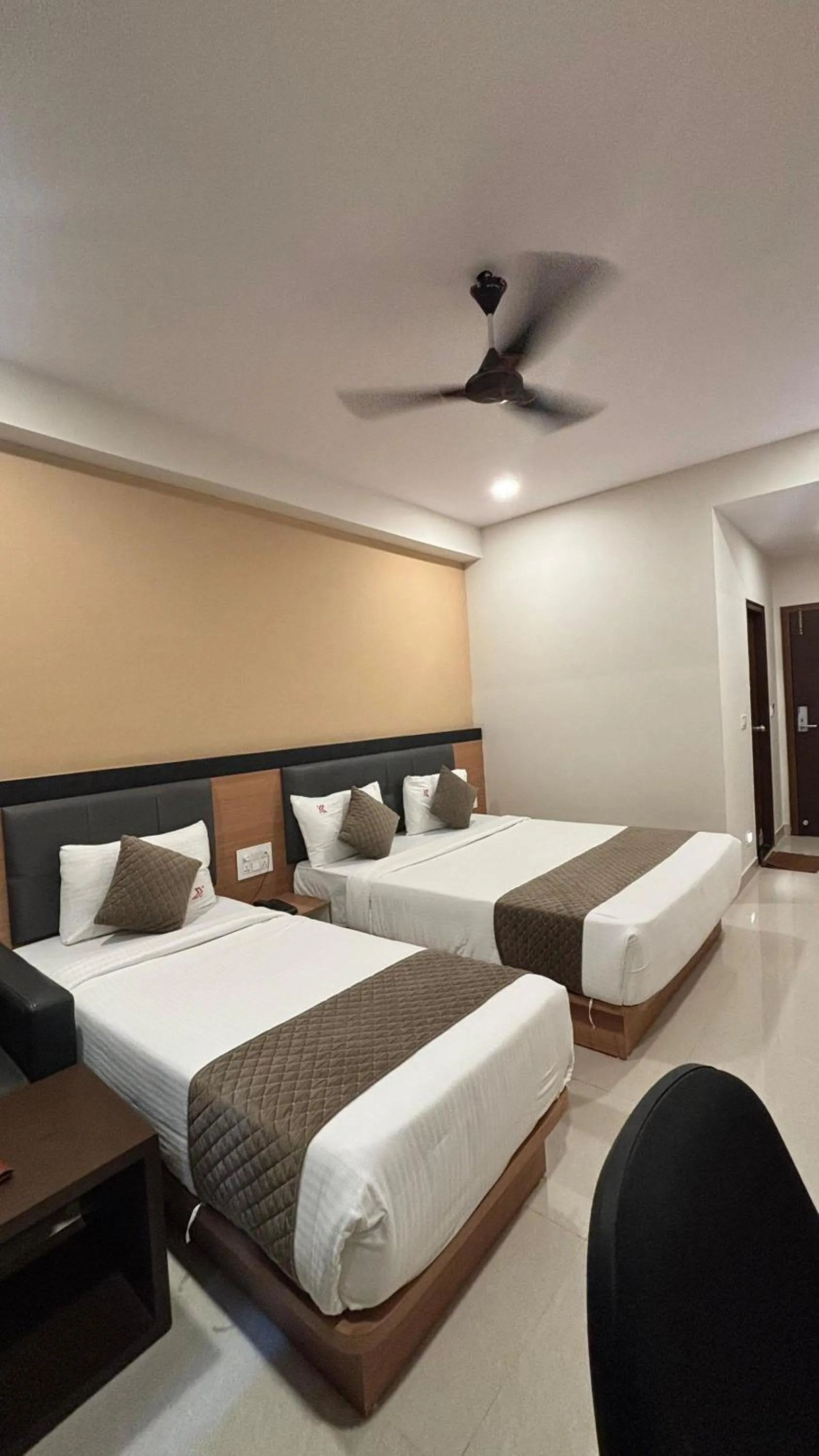 Bed in Hotel Kalyan Suites