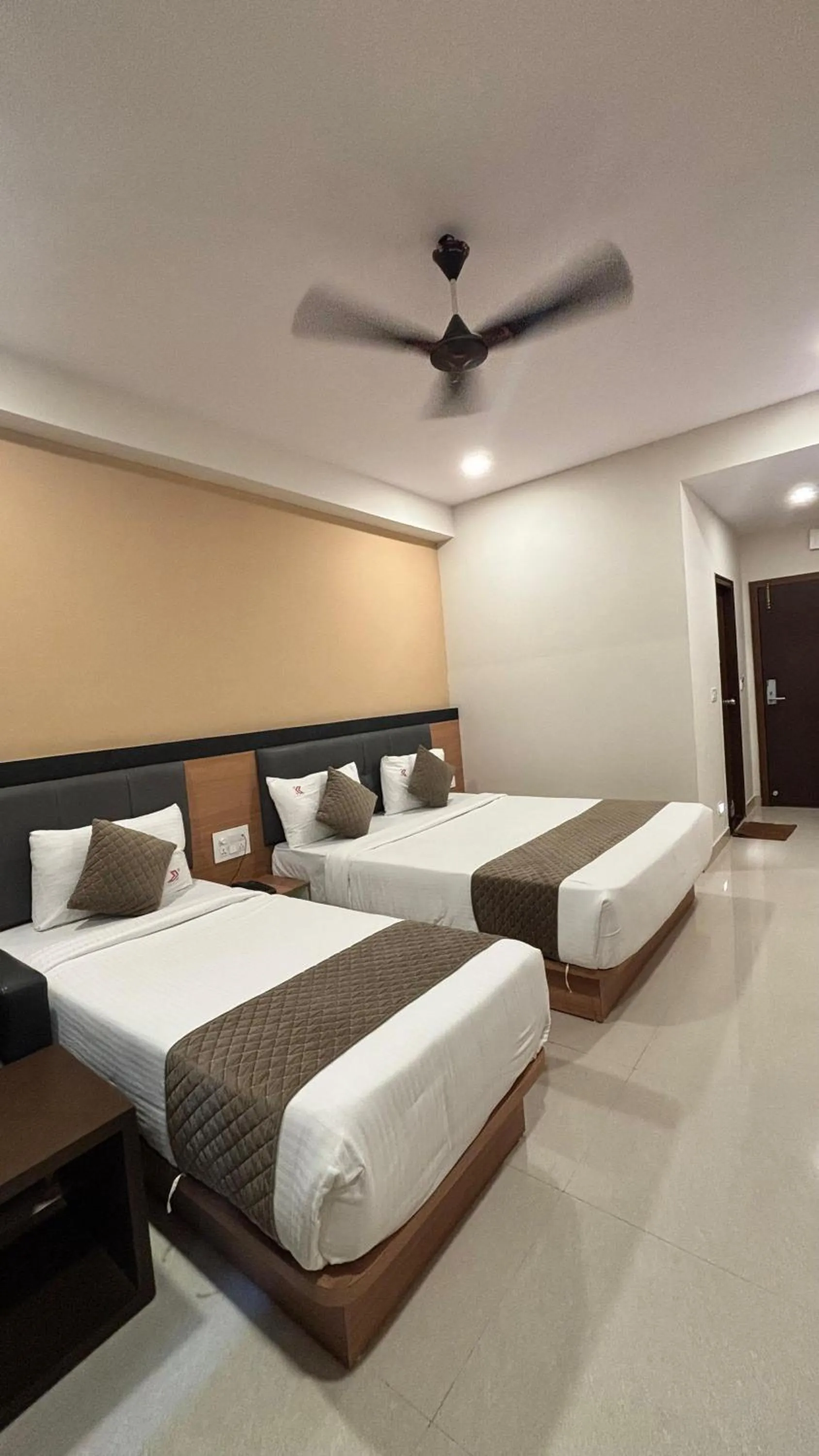 Bed in Hotel Kalyan Suites