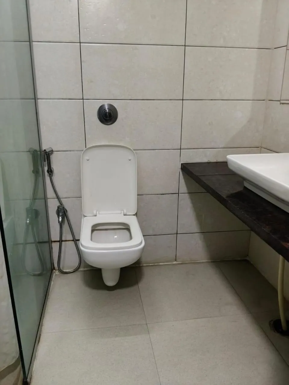 Bathroom in Hotel Raviraj, Chhatrapati Sambhaji Nagar